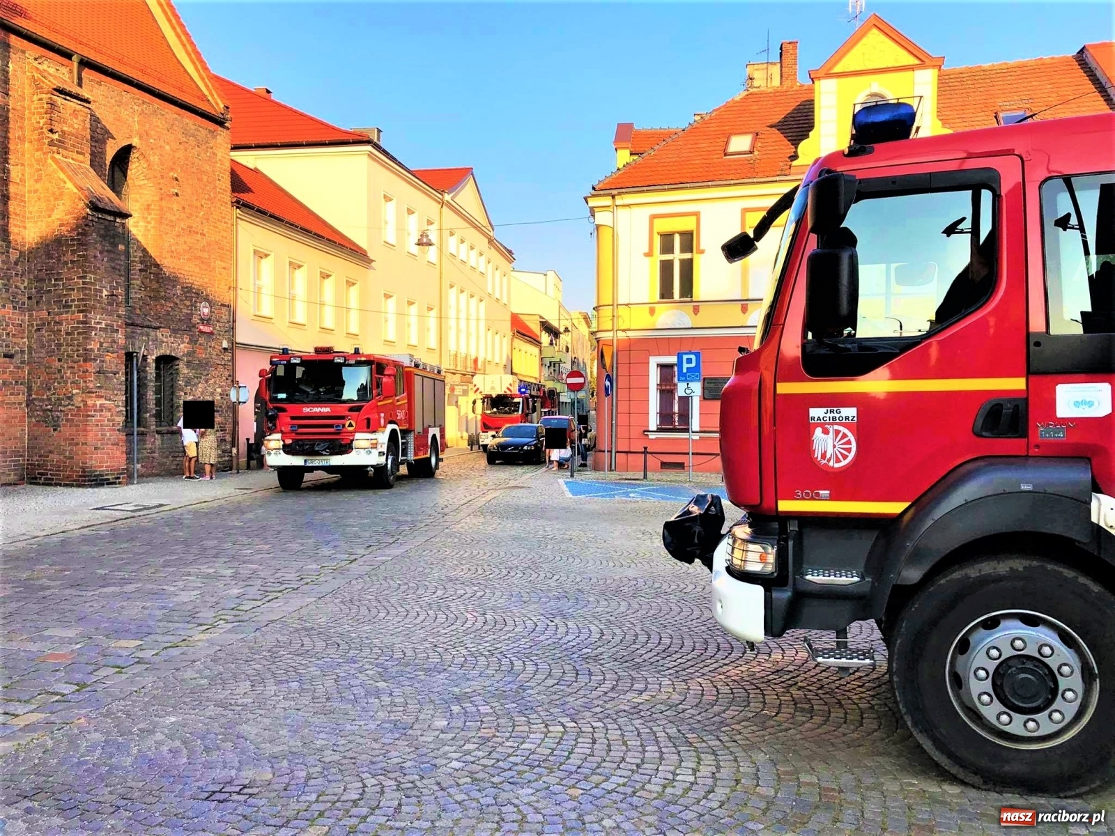 Zdjęcie w galerii na portalu naszraciborz.pl: Raport 998. Alarm w RCK. Cztery zastępy w akcji wiadomości z regionu
