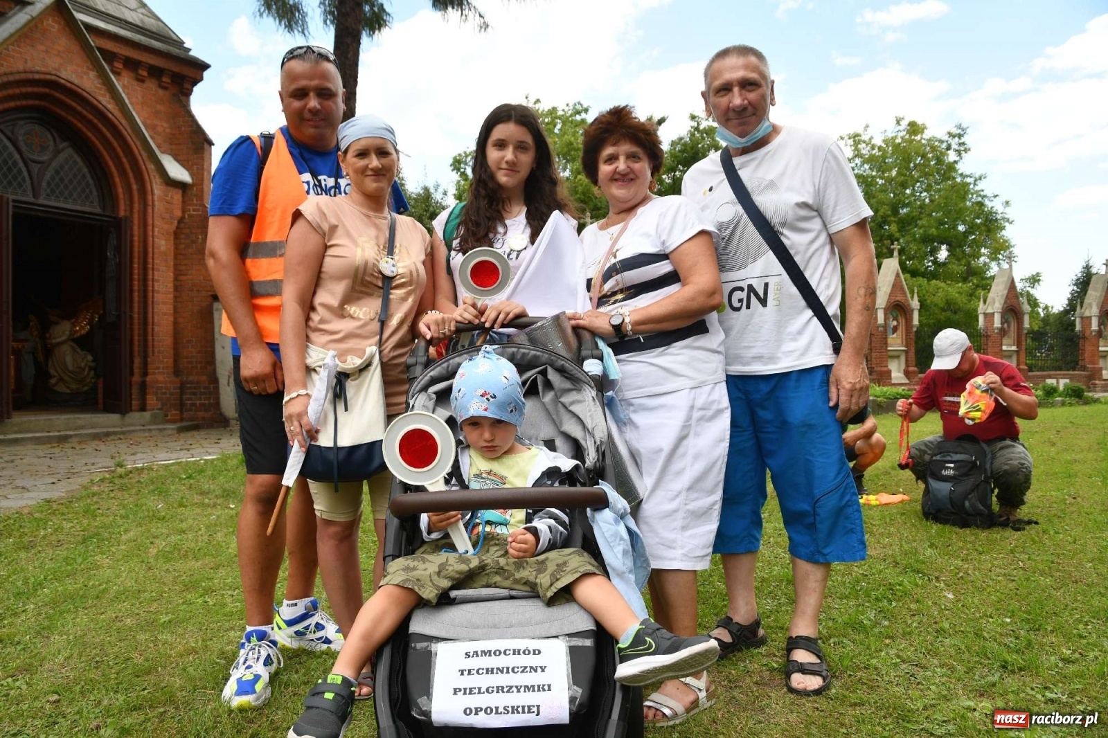 Zdjęcie w galerii na portalu naszraciborz.pl: Z Raciborza wyruszyła pielgrzymka na Jasną Górę [FOTO i WIDEO] wiadomości z regionu