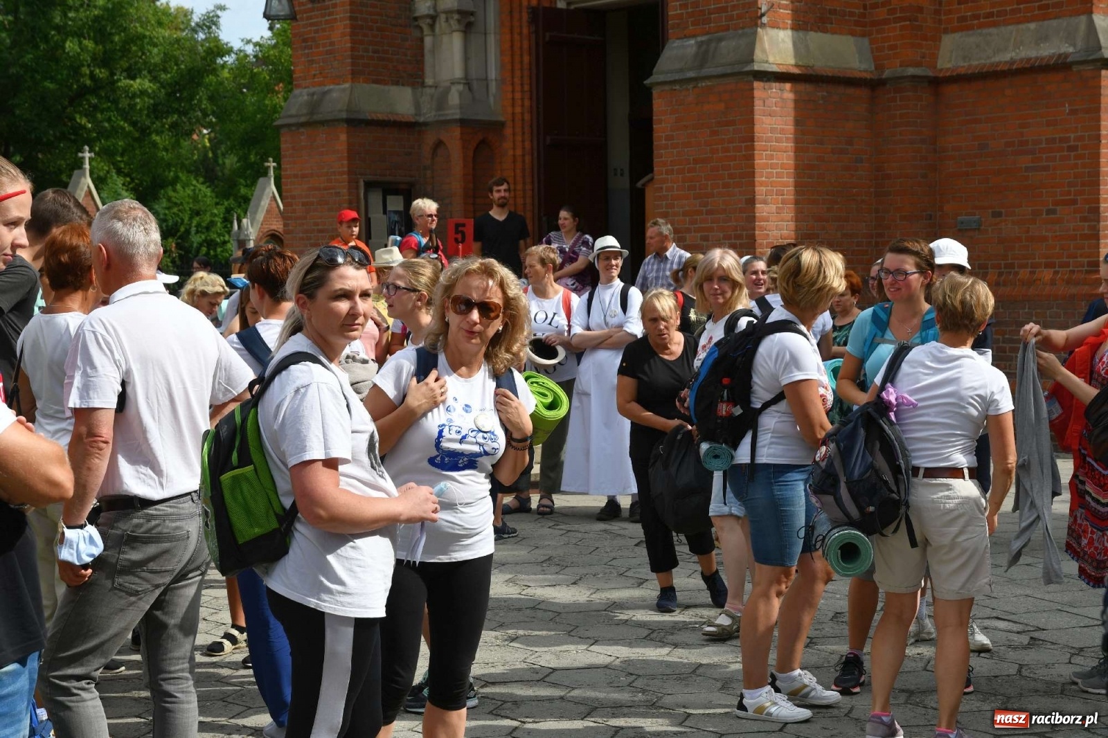 Zdjęcie w galerii na portalu naszraciborz.pl: Z Raciborza wyruszyła pielgrzymka na Jasną Górę [FOTO i WIDEO] wiadomości z regionu
