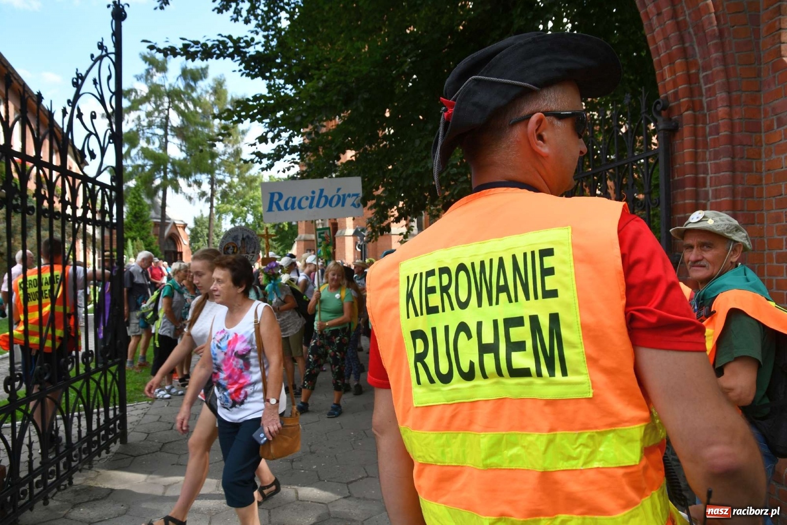 Zdjęcie w galerii na portalu naszraciborz.pl: Z Raciborza wyruszyła pielgrzymka na Jasną Górę [FOTO i WIDEO] wiadomości z regionu