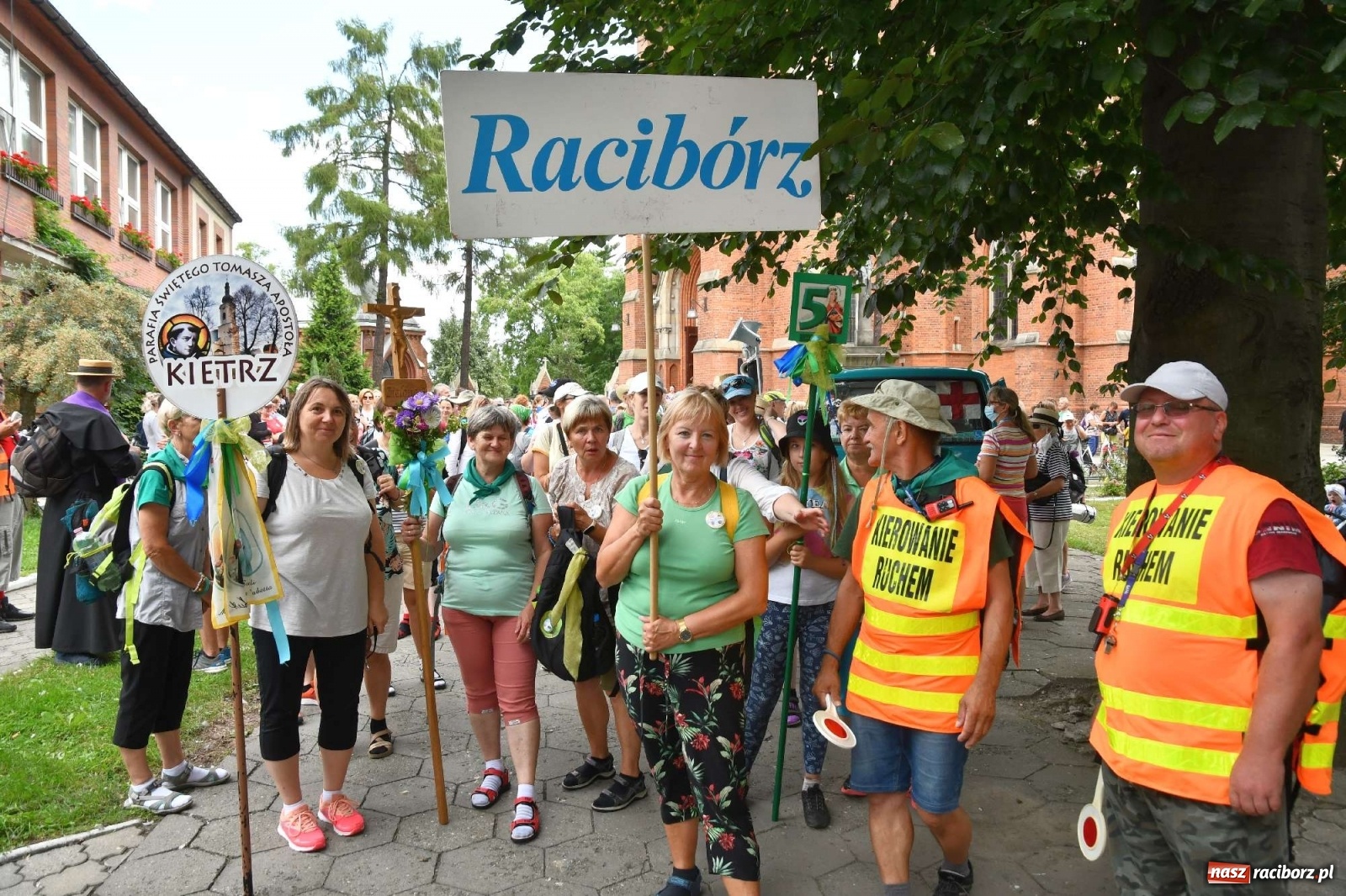 Zdjęcie w galerii na portalu naszraciborz.pl: Z Raciborza wyruszyła pielgrzymka na Jasną Górę [FOTO i WIDEO] wiadomości z regionu