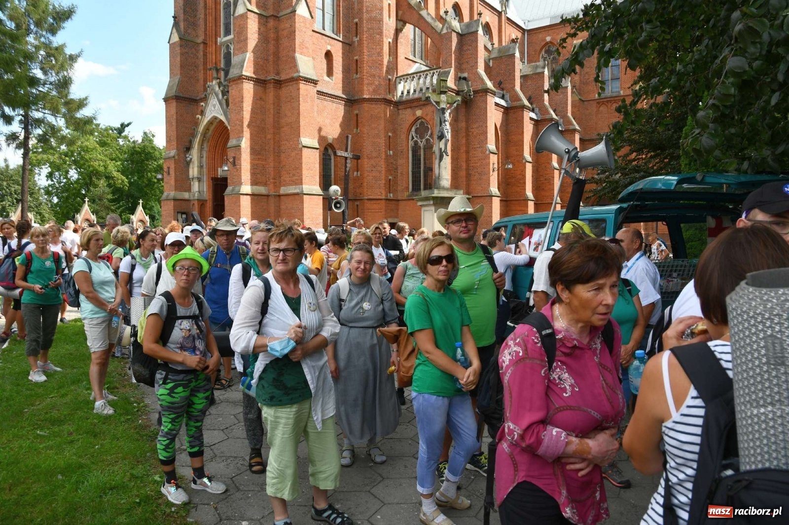 Zdjęcie w galerii na portalu naszraciborz.pl: Z Raciborza wyruszyła pielgrzymka na Jasną Górę [FOTO i WIDEO] wiadomości z regionu
