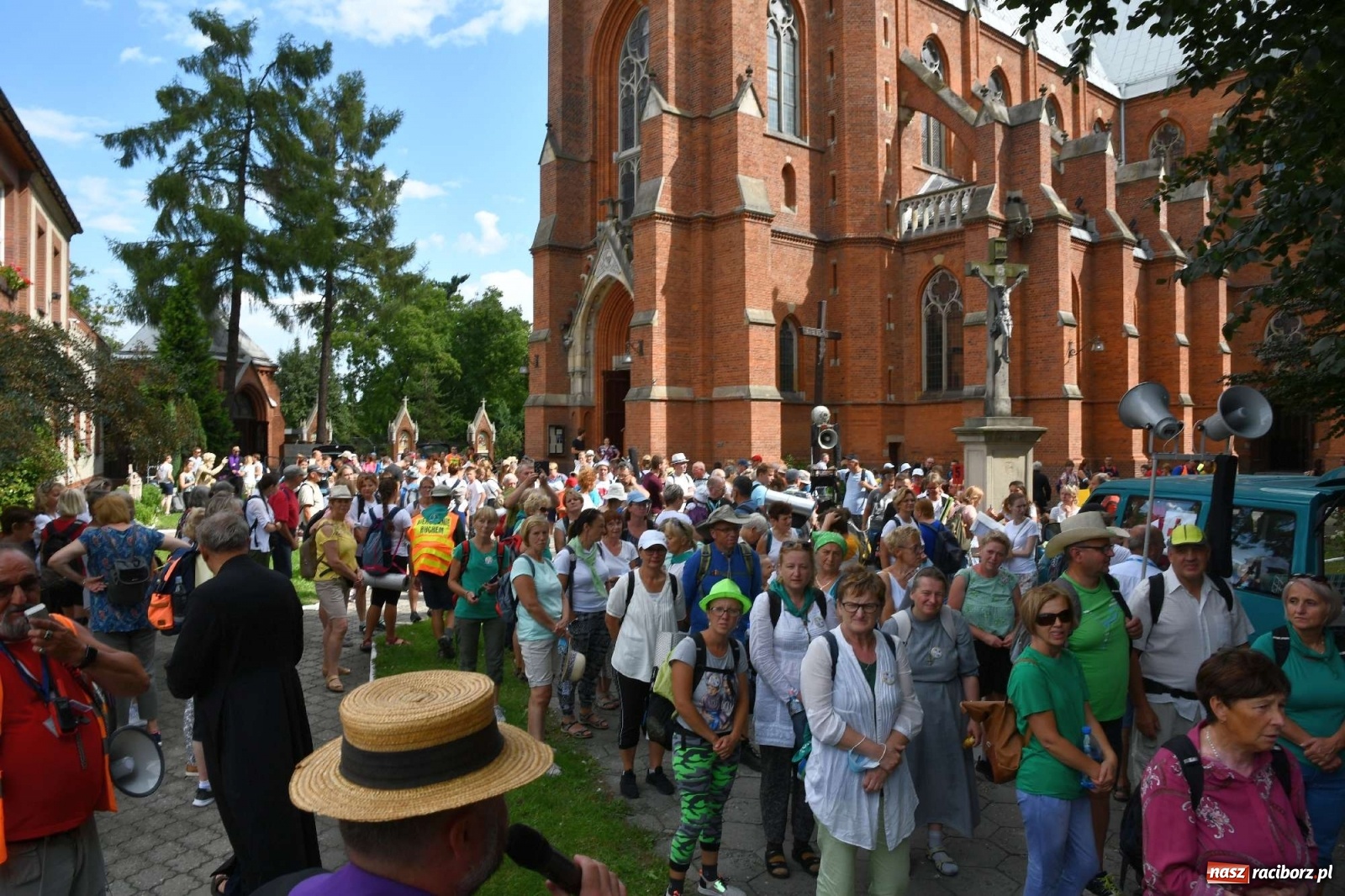 Zdjęcie w galerii na portalu naszraciborz.pl: Z Raciborza wyruszyła pielgrzymka na Jasną Górę [FOTO i WIDEO] wiadomości z regionu