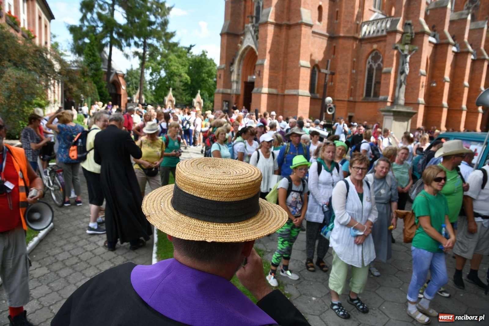 Zdjęcie w galerii na portalu naszraciborz.pl: Z Raciborza wyruszyła pielgrzymka na Jasną Górę [FOTO i WIDEO] wiadomości z regionu