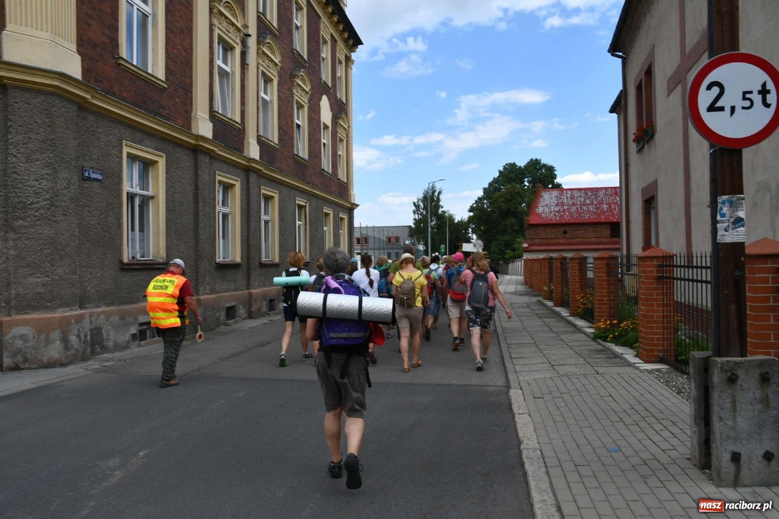 Zdjęcie w galerii na portalu naszraciborz.pl: Z Raciborza wyruszyła pielgrzymka na Jasną Górę [FOTO i WIDEO] wiadomości z regionu