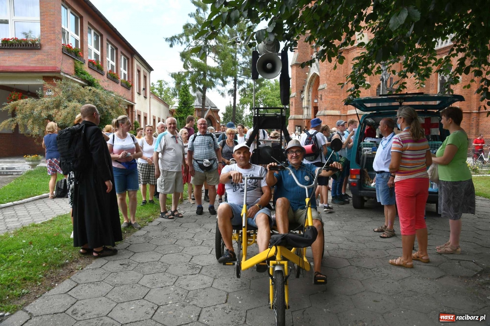 Zdjęcie w galerii na portalu naszraciborz.pl: Z Raciborza wyruszyła pielgrzymka na Jasną Górę [FOTO i WIDEO] wiadomości z regionu