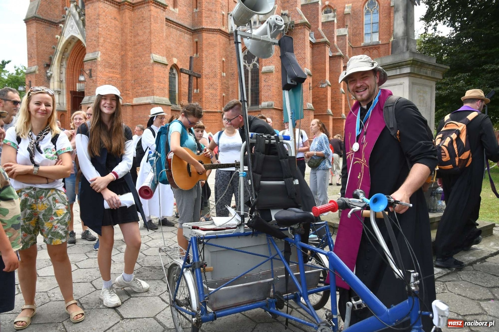 Zdjęcie w galerii na portalu naszraciborz.pl: Z Raciborza wyruszyła pielgrzymka na Jasną Górę [FOTO i WIDEO] wiadomości z regionu