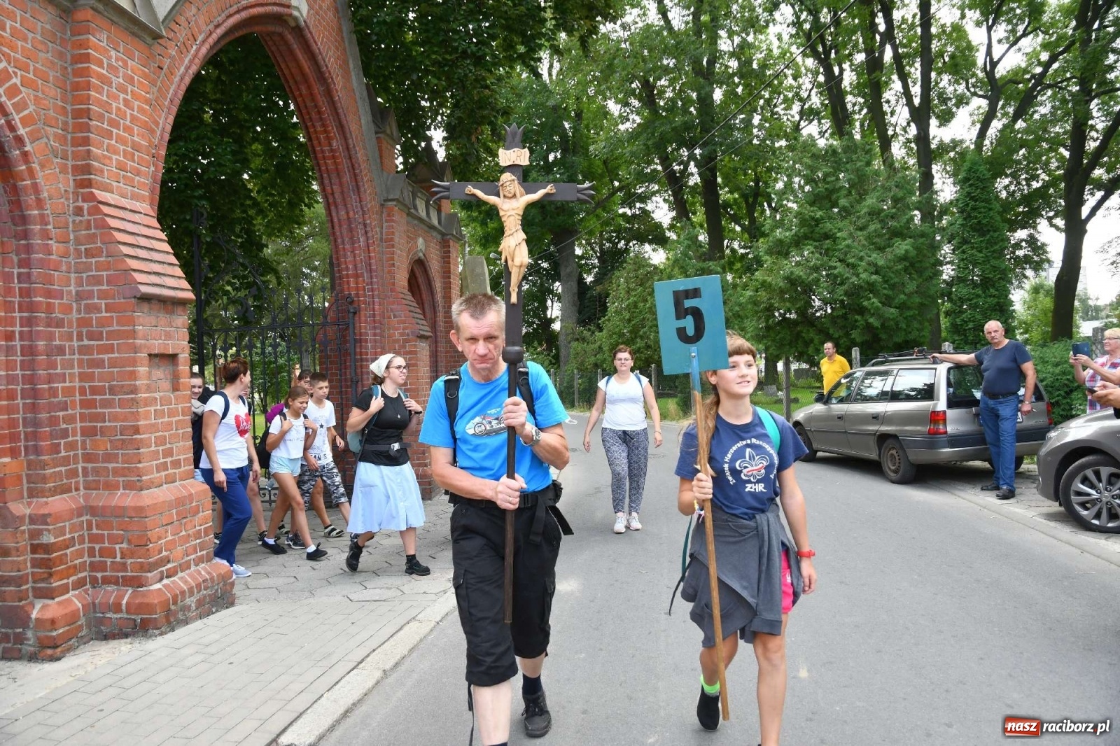 Zdjęcie w galerii na portalu naszraciborz.pl: Z Raciborza wyruszyła pielgrzymka na Jasną Górę [FOTO i WIDEO] wiadomości z regionu