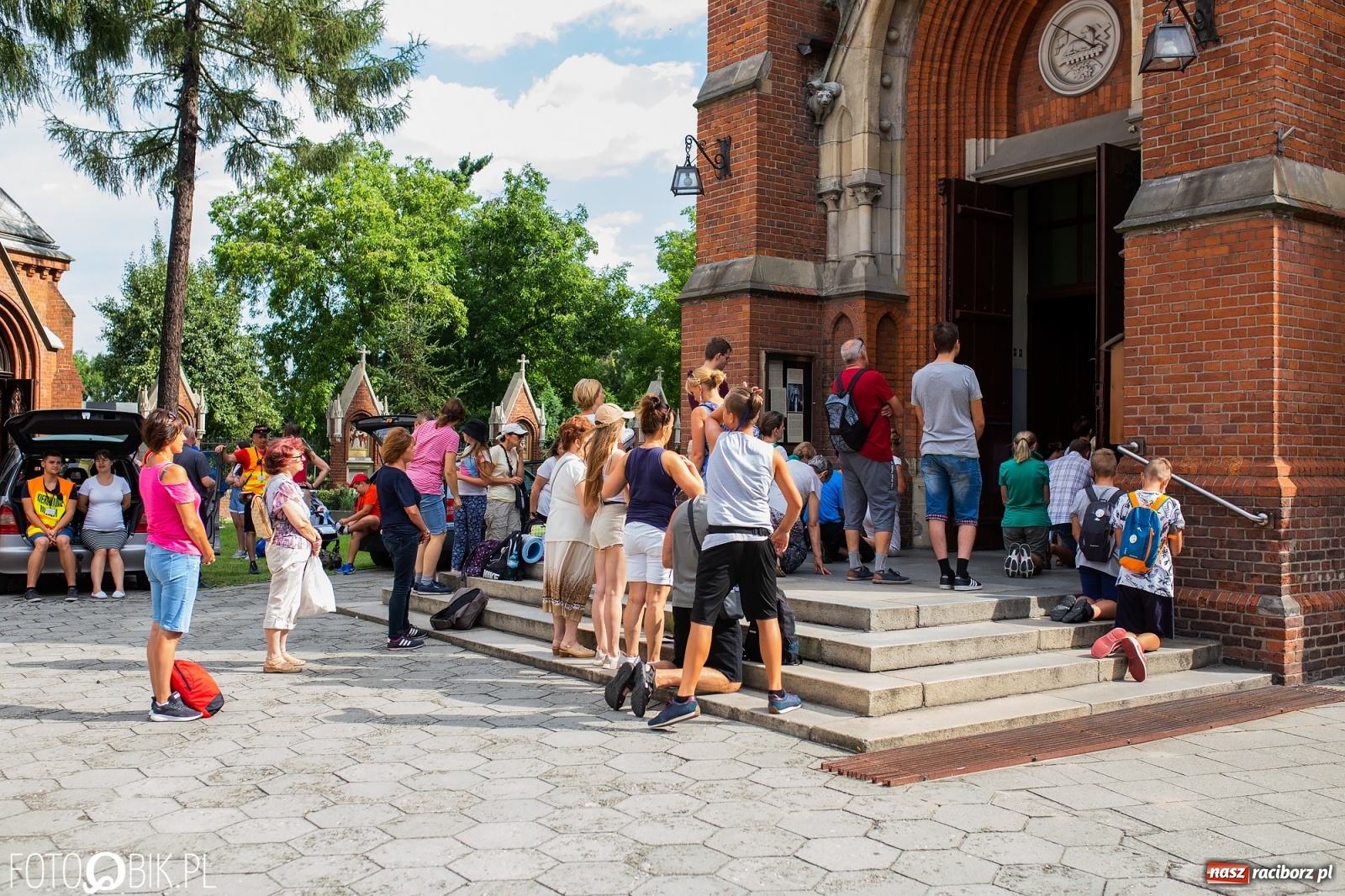 Zdjęcie w galerii na portalu naszraciborz.pl: Z Raciborza wyruszyła pielgrzymka na Jasną Górę [FOTO i WIDEO] wiadomości z regionu