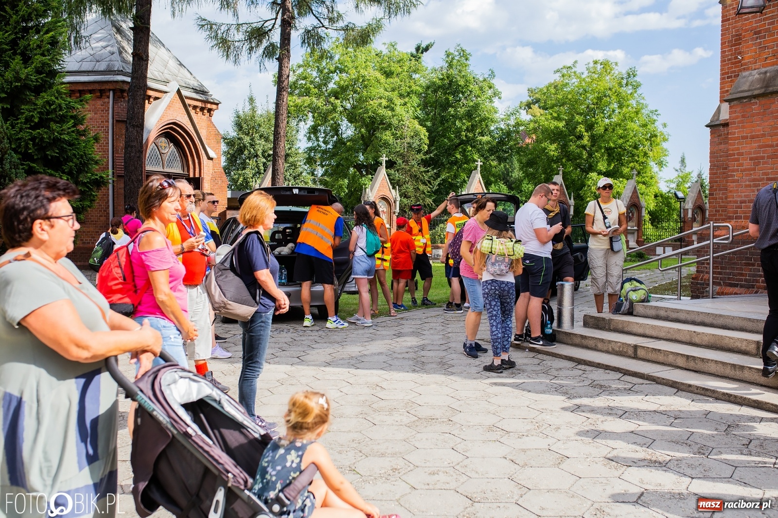 Zdjęcie w galerii na portalu naszraciborz.pl: Z Raciborza wyruszyła pielgrzymka na Jasną Górę [FOTO i WIDEO] wiadomości z regionu