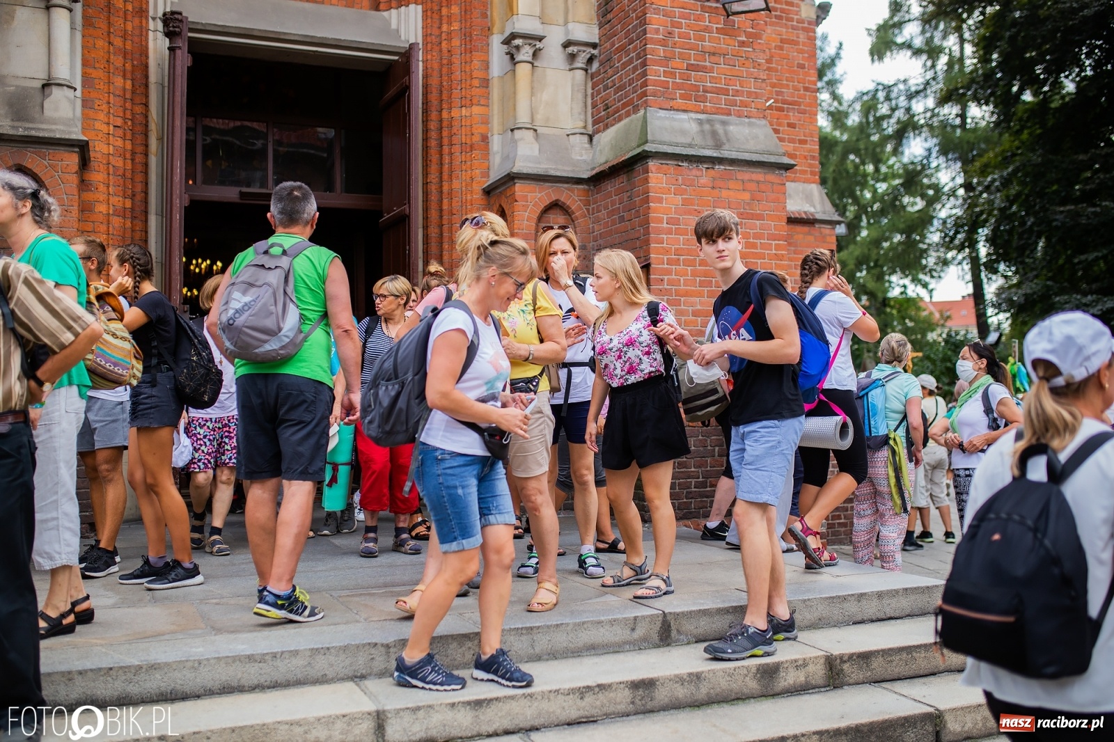 Zdjęcie w galerii na portalu naszraciborz.pl: Z Raciborza wyruszyła pielgrzymka na Jasną Górę [FOTO i WIDEO] wiadomości z regionu