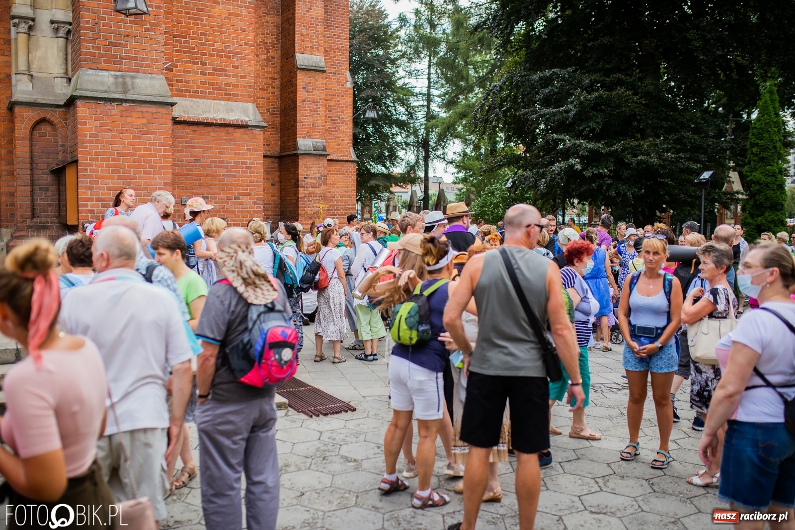 Zdjęcie w galerii na portalu naszraciborz.pl: Z Raciborza wyruszyła pielgrzymka na Jasną Górę [FOTO i WIDEO] wiadomości z regionu