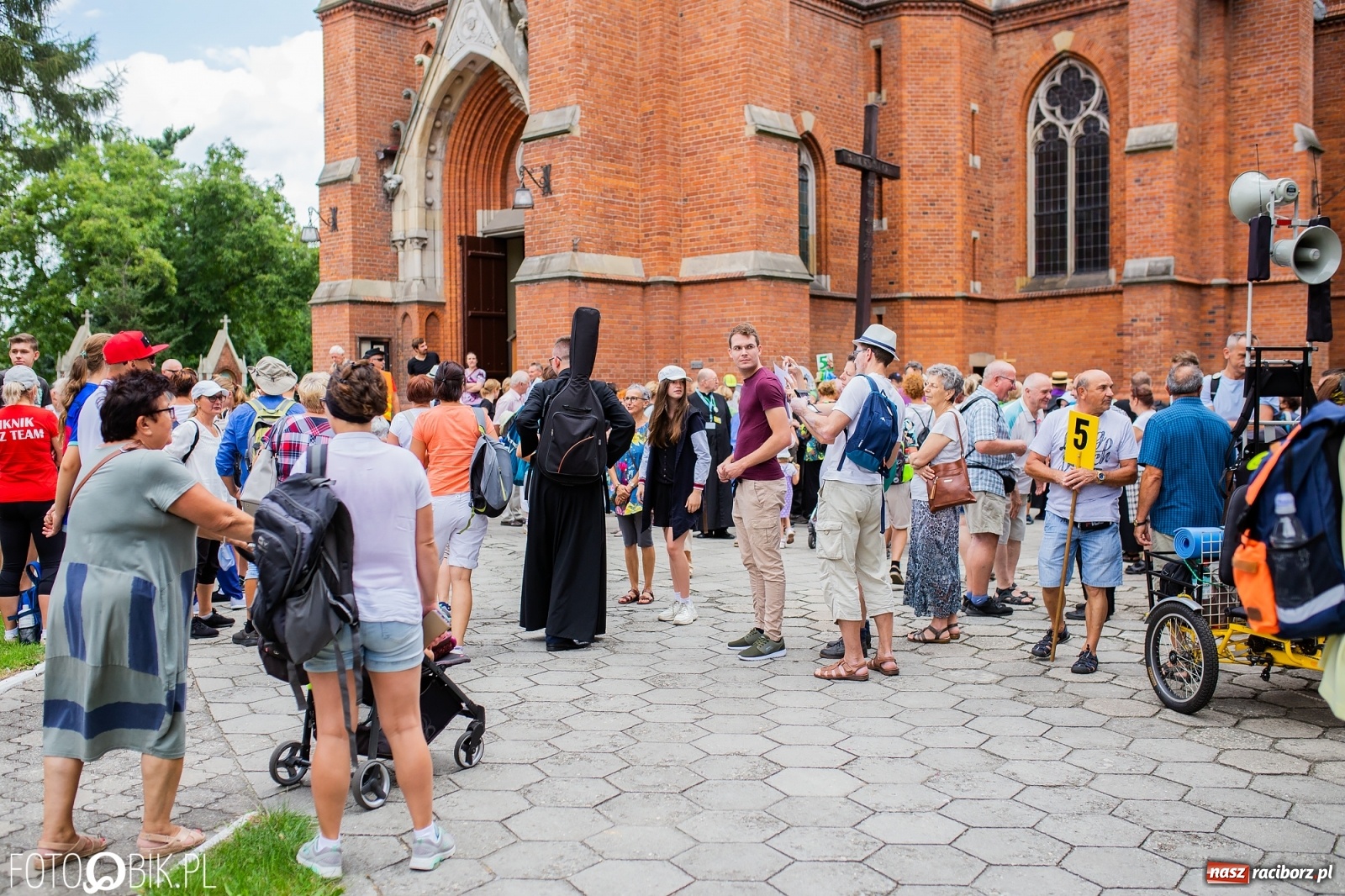 Zdjęcie w galerii na portalu naszraciborz.pl: Z Raciborza wyruszyła pielgrzymka na Jasną Górę [FOTO i WIDEO] wiadomości z regionu