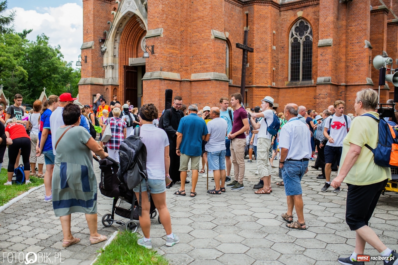 Zdjęcie w galerii na portalu naszraciborz.pl: Z Raciborza wyruszyła pielgrzymka na Jasną Górę [FOTO i WIDEO] wiadomości z regionu