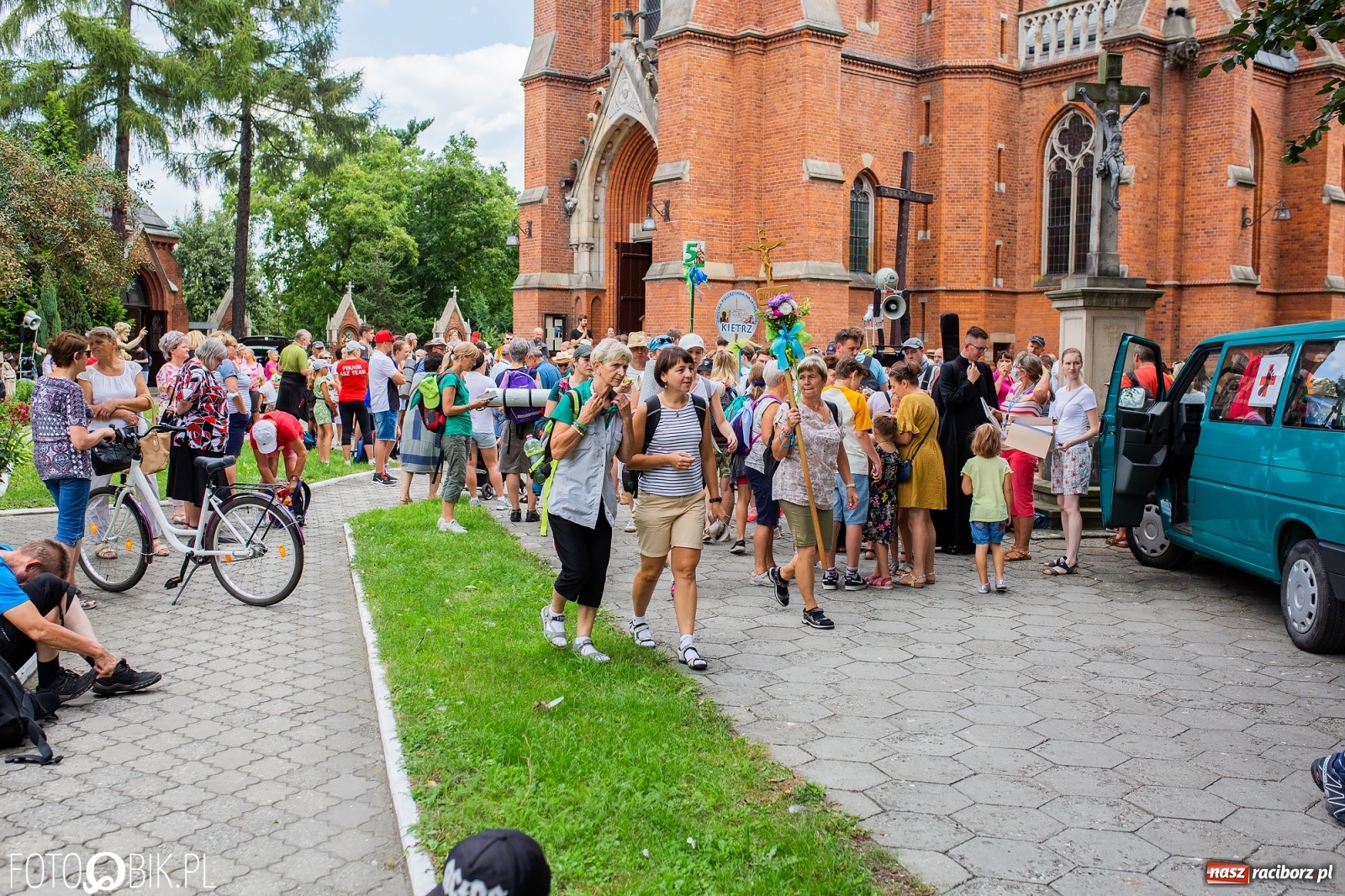 Zdjęcie w galerii na portalu naszraciborz.pl: Z Raciborza wyruszyła pielgrzymka na Jasną Górę [FOTO i WIDEO] wiadomości z regionu