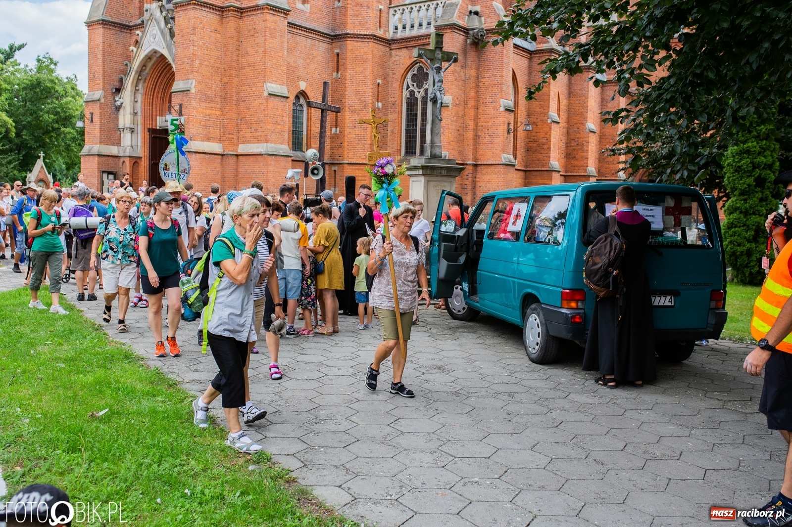 Zdjęcie w galerii na portalu naszraciborz.pl: Z Raciborza wyruszyła pielgrzymka na Jasną Górę [FOTO i WIDEO] wiadomości z regionu