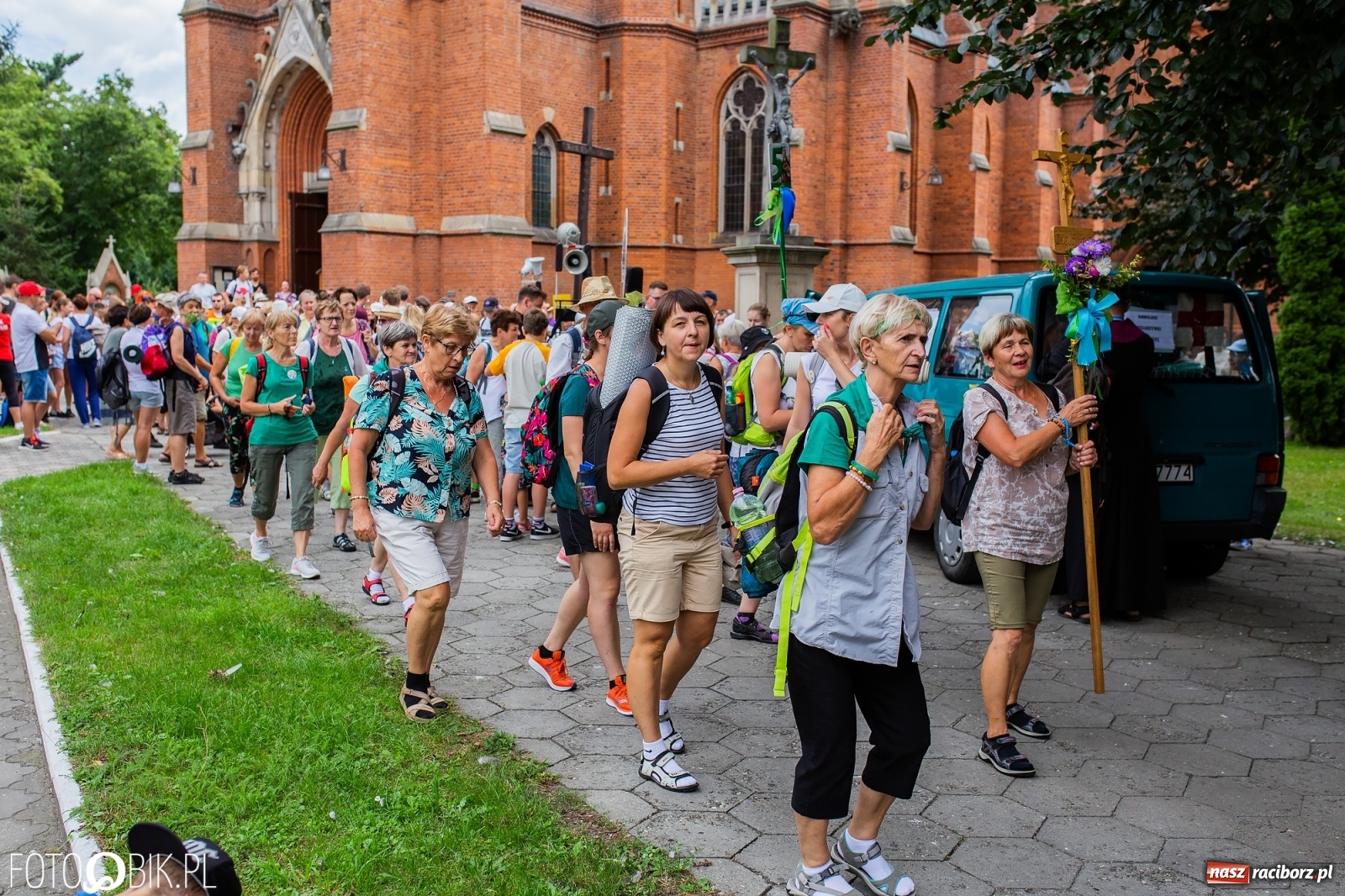 Zdjęcie w galerii na portalu naszraciborz.pl: Z Raciborza wyruszyła pielgrzymka na Jasną Górę [FOTO i WIDEO] wiadomości z regionu
