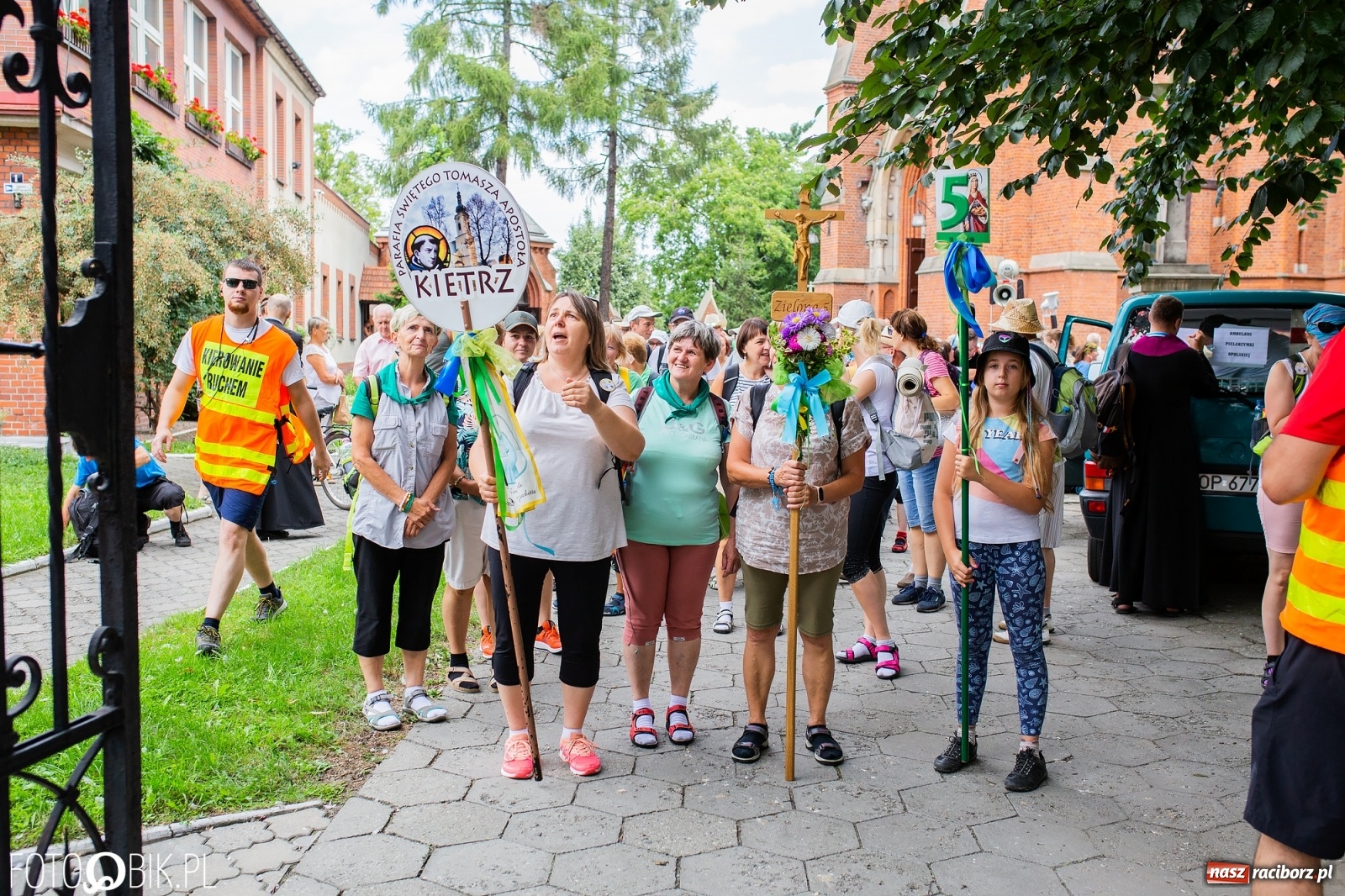 Zdjęcie w galerii na portalu naszraciborz.pl: Z Raciborza wyruszyła pielgrzymka na Jasną Górę [FOTO i WIDEO] wiadomości z regionu