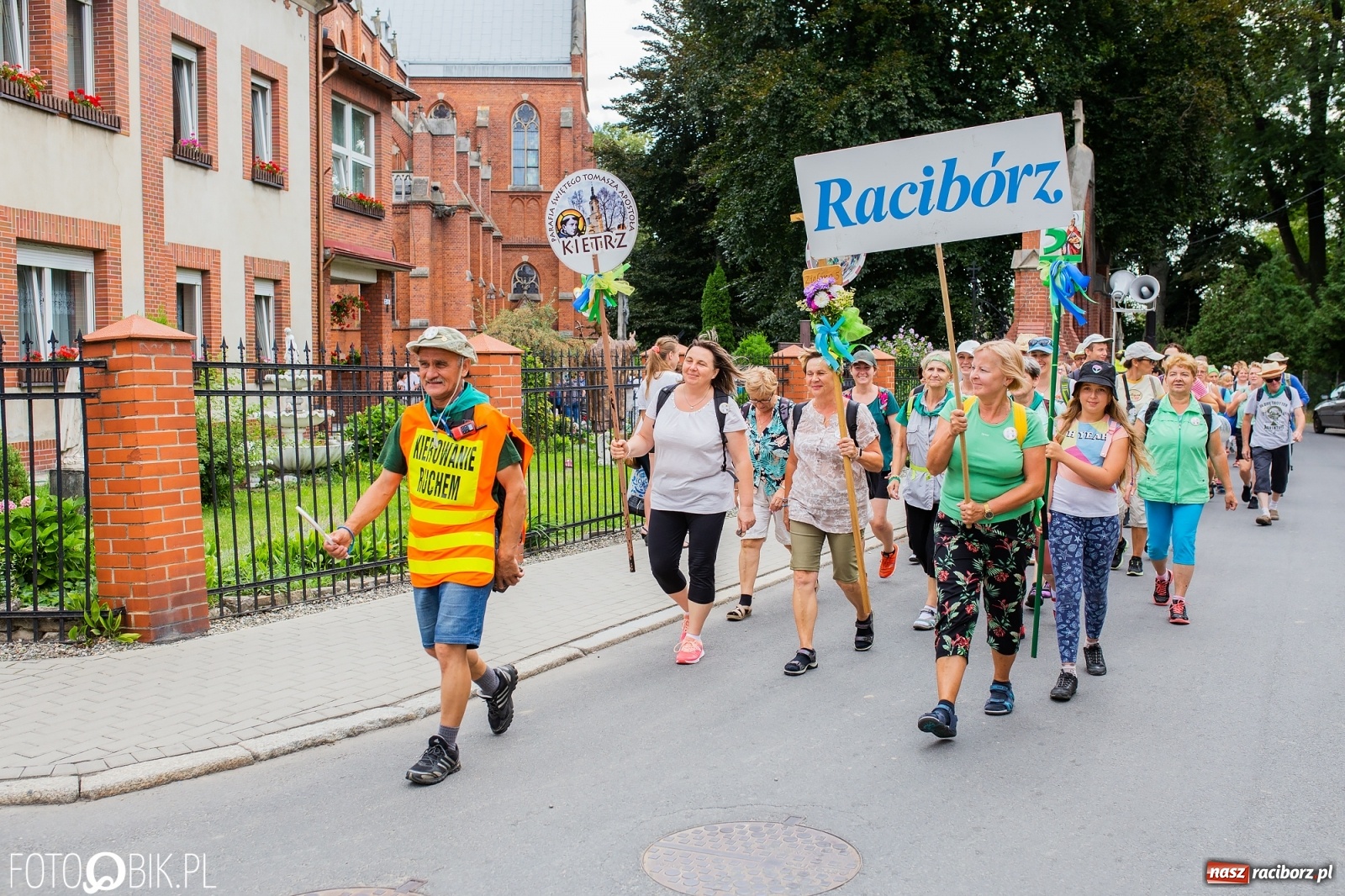 Zdjęcie w galerii na portalu naszraciborz.pl: Z Raciborza wyruszyła pielgrzymka na Jasną Górę [FOTO i WIDEO] wiadomości z regionu