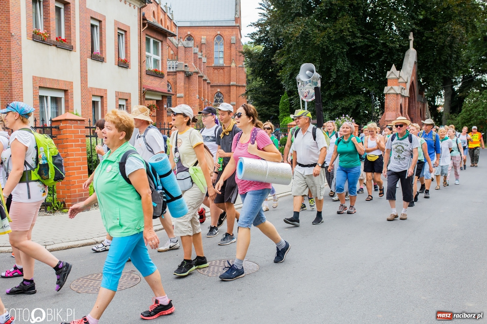 Zdjęcie w galerii na portalu naszraciborz.pl: Z Raciborza wyruszyła pielgrzymka na Jasną Górę [FOTO i WIDEO] wiadomości z regionu