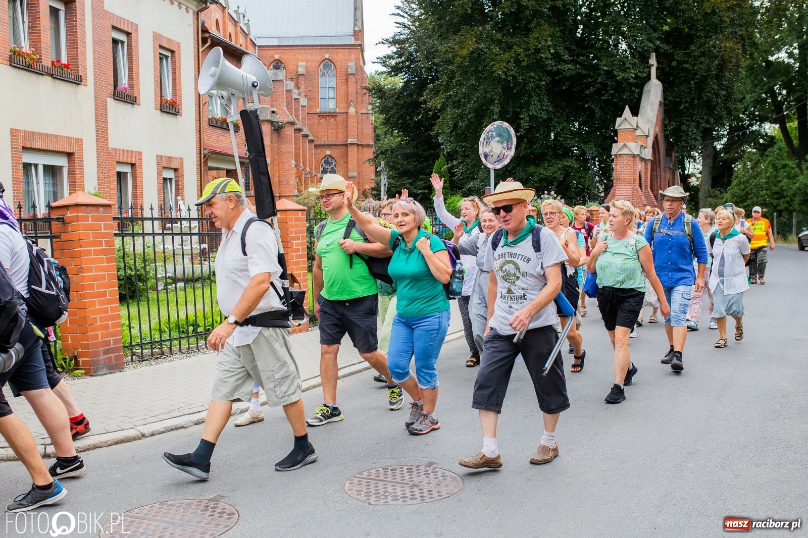 Zdjęcie w galerii na portalu naszraciborz.pl: Z Raciborza wyruszyła pielgrzymka na Jasną Górę [FOTO i WIDEO] wiadomości z regionu
