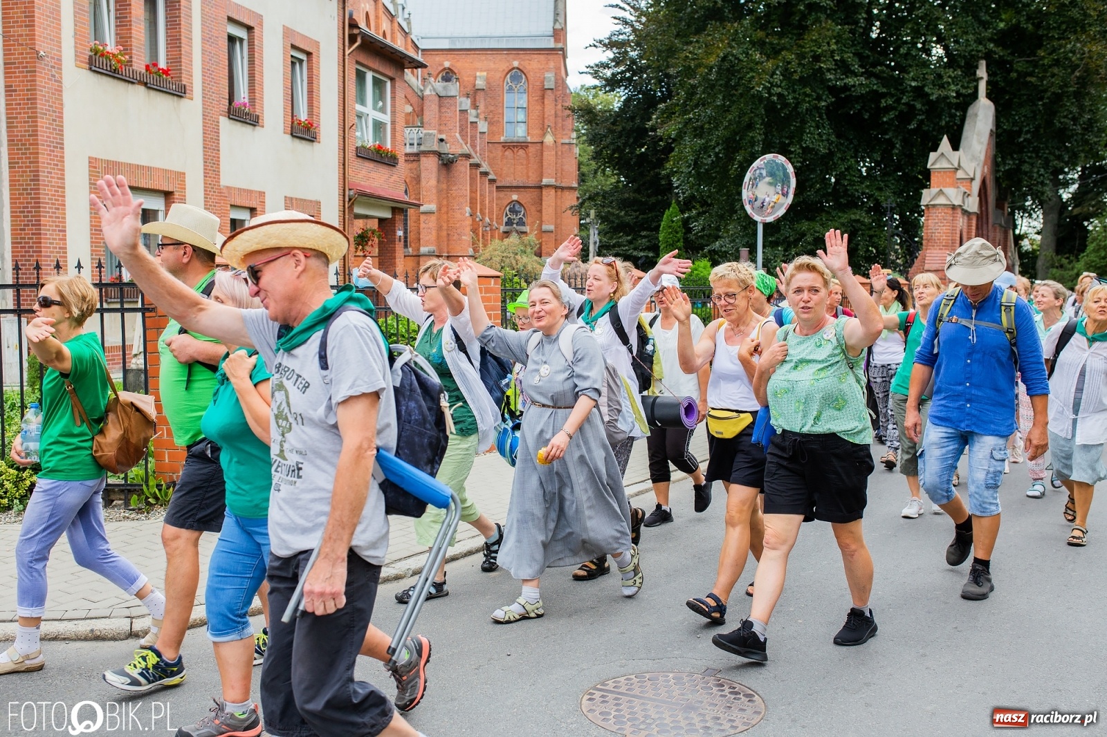 Zdjęcie w galerii na portalu naszraciborz.pl: Z Raciborza wyruszyła pielgrzymka na Jasną Górę [FOTO i WIDEO] wiadomości z regionu