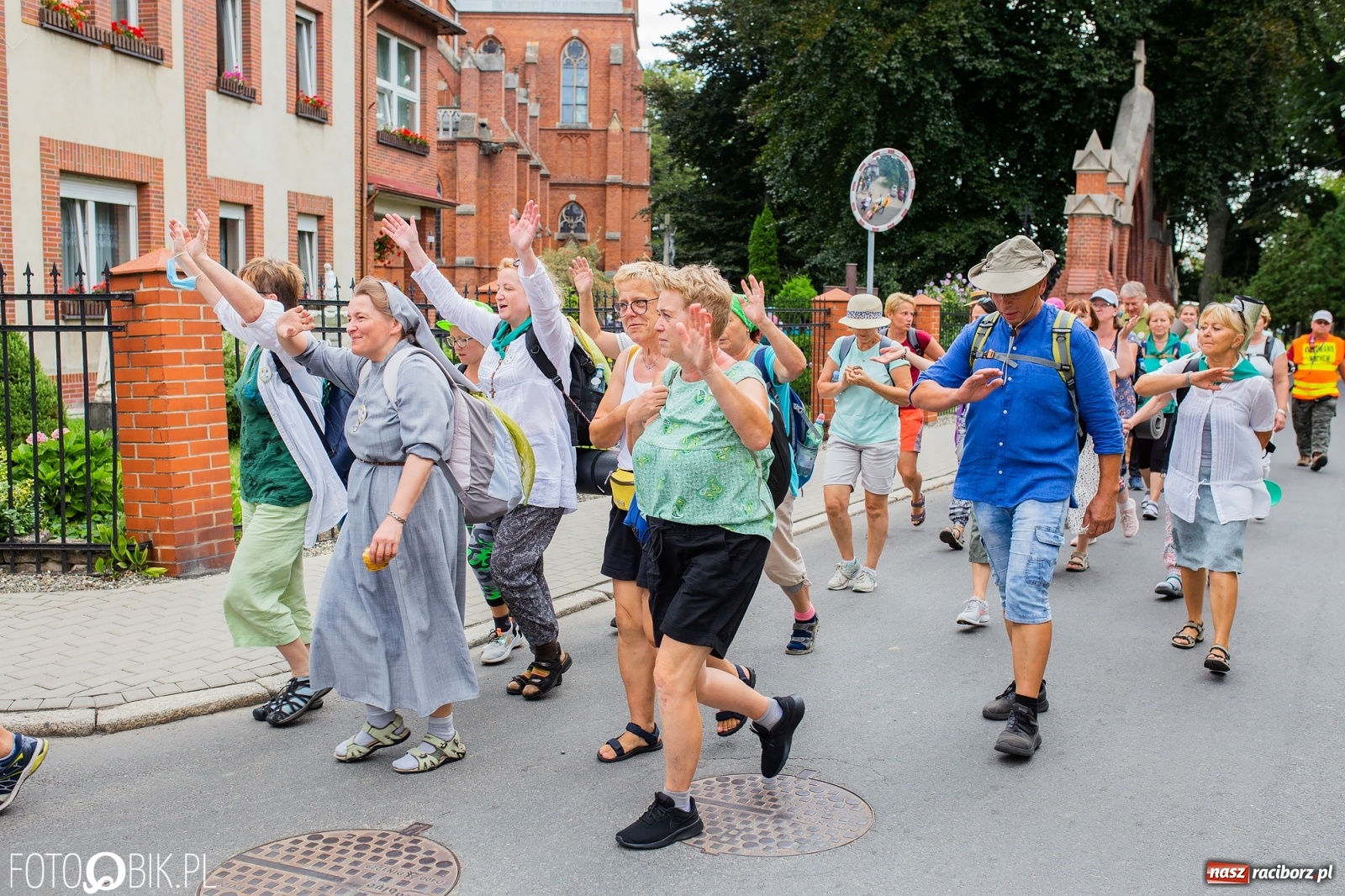 Zdjęcie w galerii na portalu naszraciborz.pl: Z Raciborza wyruszyła pielgrzymka na Jasną Górę [FOTO i WIDEO] wiadomości z regionu