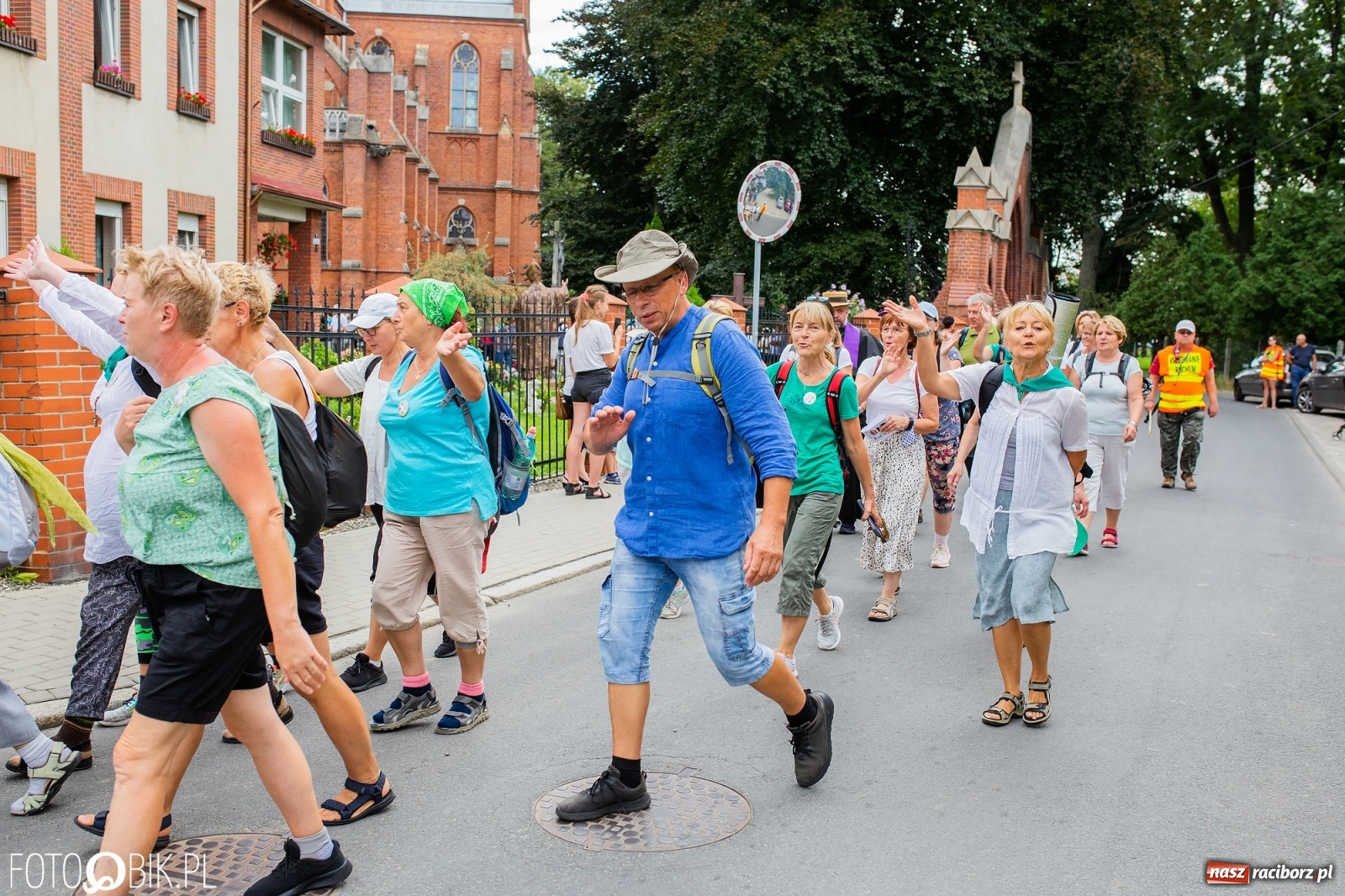Zdjęcie w galerii na portalu naszraciborz.pl: Z Raciborza wyruszyła pielgrzymka na Jasną Górę [FOTO i WIDEO] wiadomości z regionu