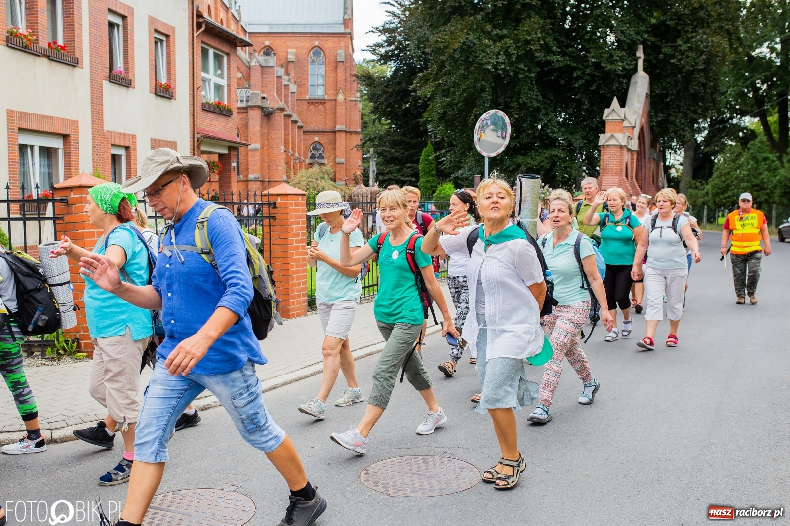 Zdjęcie w galerii na portalu naszraciborz.pl: Z Raciborza wyruszyła pielgrzymka na Jasną Górę [FOTO i WIDEO] wiadomości z regionu