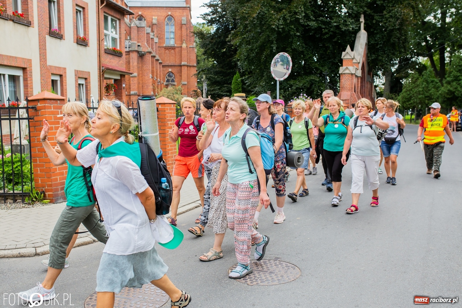 Zdjęcie w galerii na portalu naszraciborz.pl: Z Raciborza wyruszyła pielgrzymka na Jasną Górę [FOTO i WIDEO] wiadomości z regionu