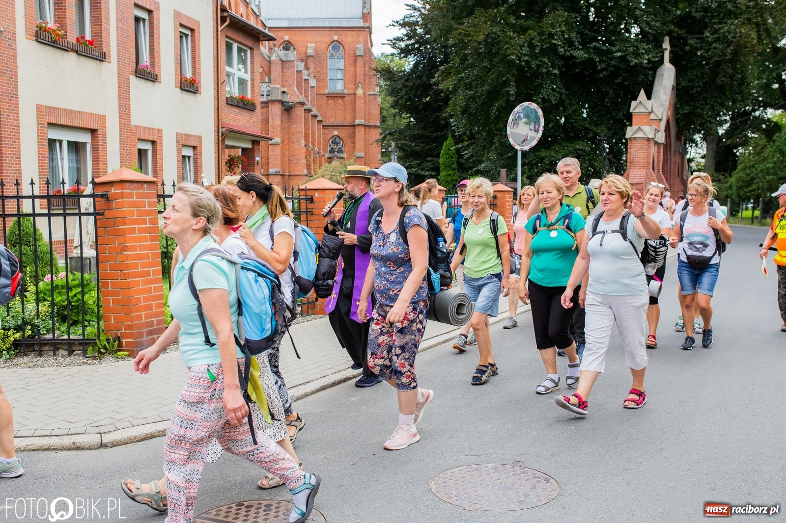 Zdjęcie w galerii na portalu naszraciborz.pl: Z Raciborza wyruszyła pielgrzymka na Jasną Górę [FOTO i WIDEO] wiadomości z regionu