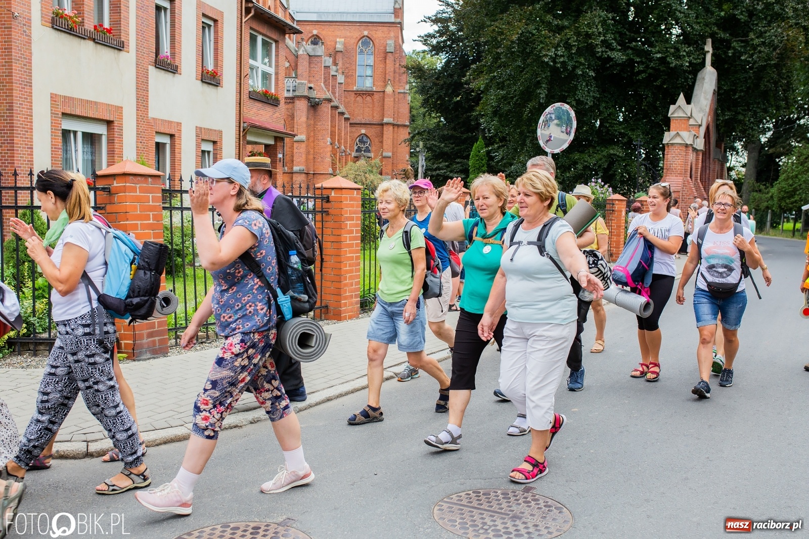 Zdjęcie w galerii na portalu naszraciborz.pl: Z Raciborza wyruszyła pielgrzymka na Jasną Górę [FOTO i WIDEO] wiadomości z regionu