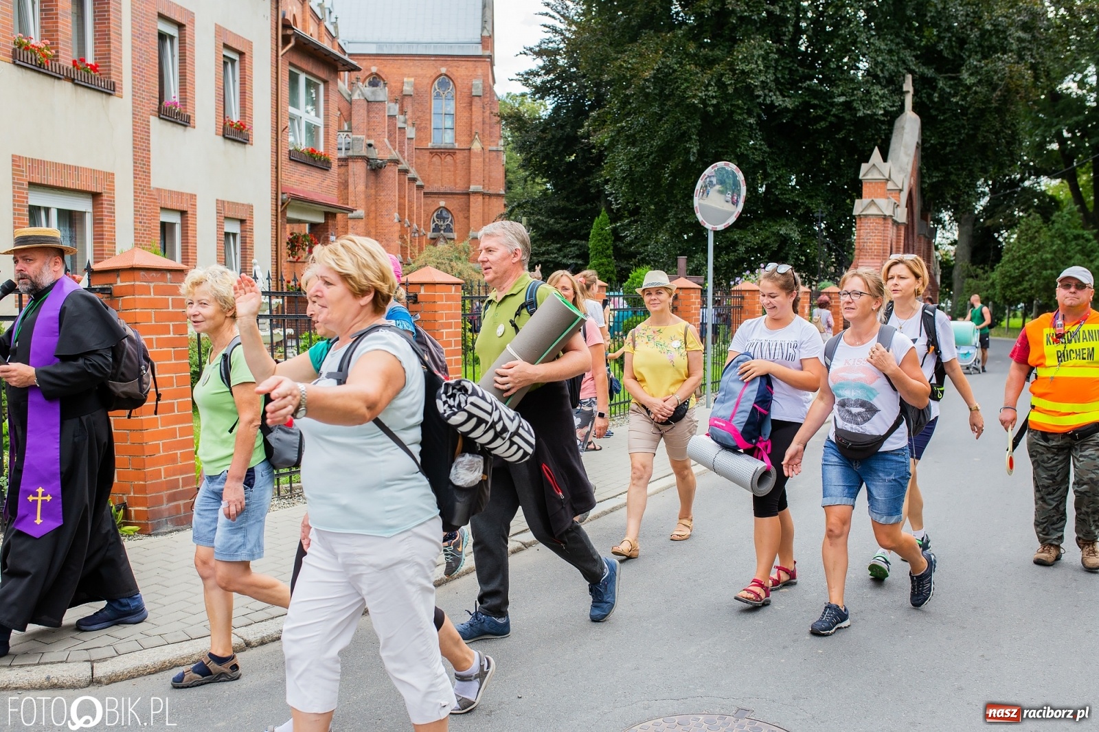 Zdjęcie w galerii na portalu naszraciborz.pl: Z Raciborza wyruszyła pielgrzymka na Jasną Górę [FOTO i WIDEO] wiadomości z regionu