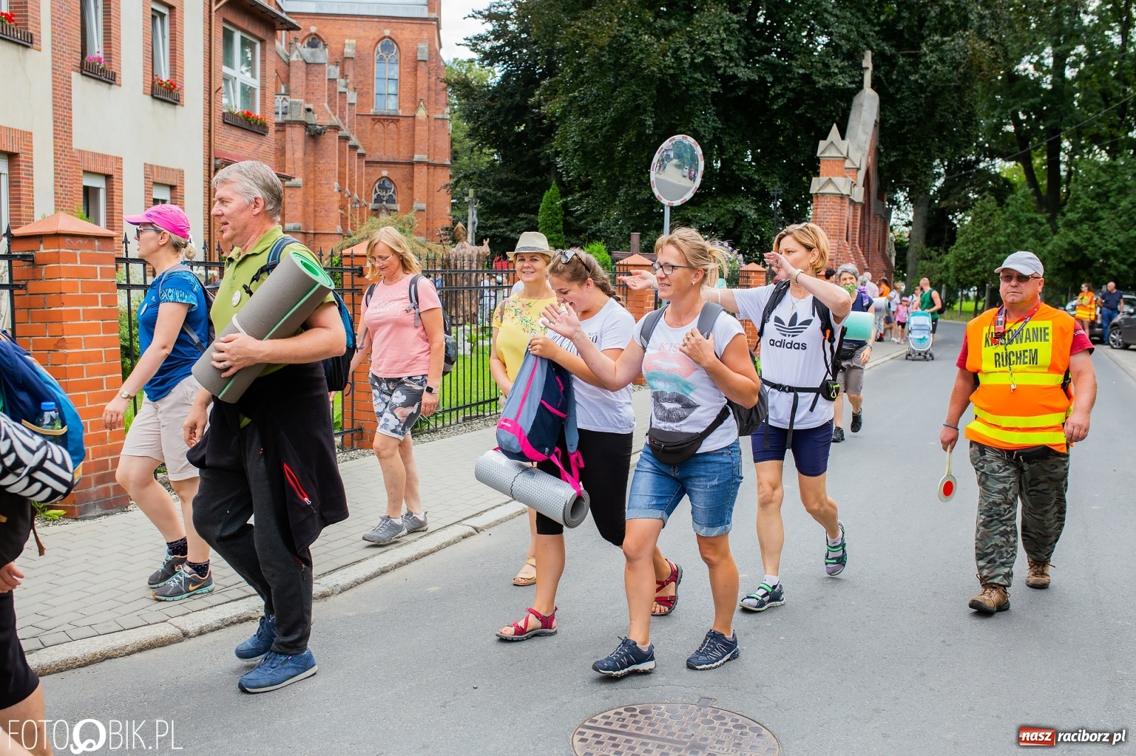 Zdjęcie w galerii na portalu naszraciborz.pl: Z Raciborza wyruszyła pielgrzymka na Jasną Górę [FOTO i WIDEO] wiadomości z regionu