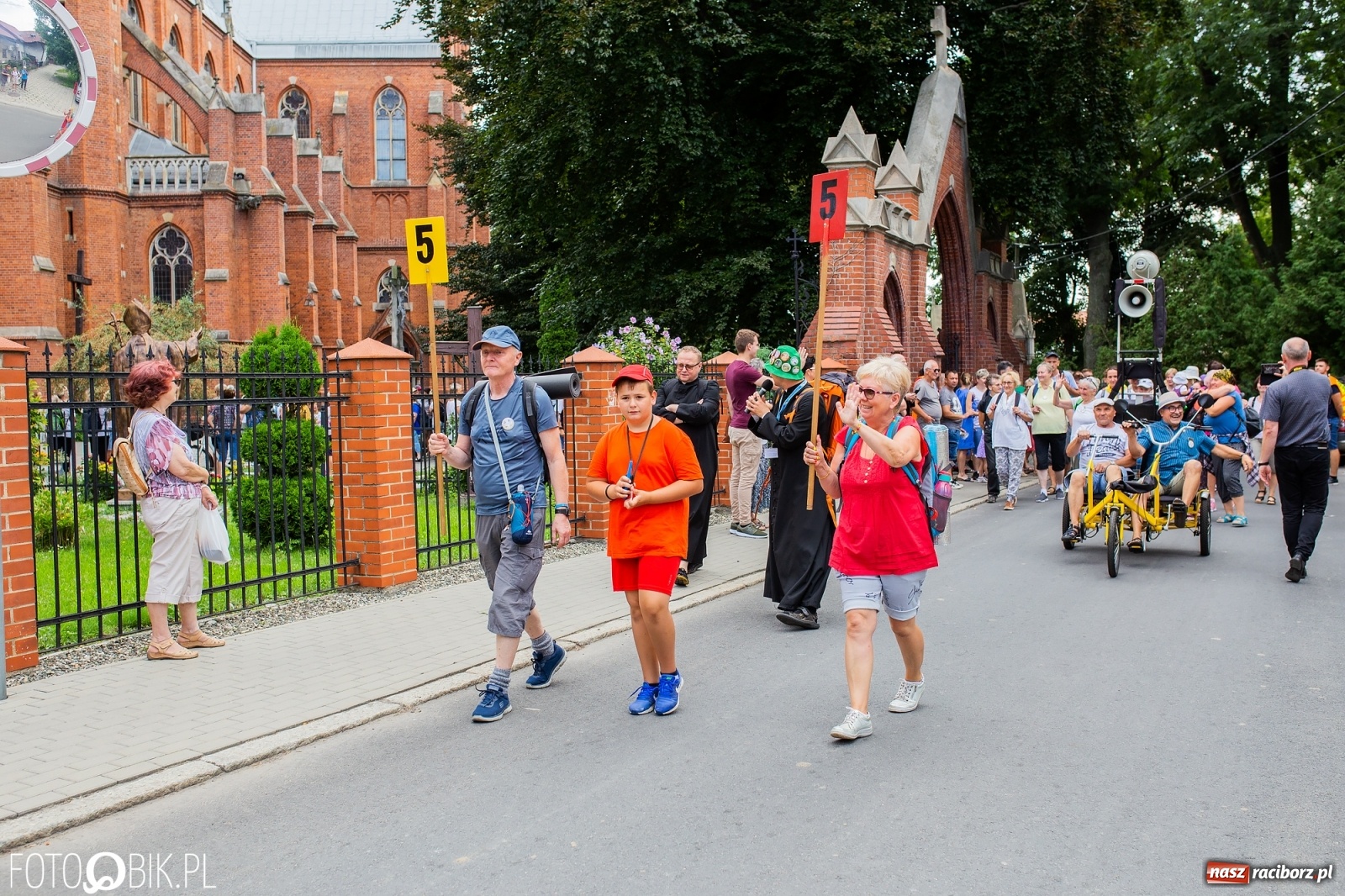 Zdjęcie w galerii na portalu naszraciborz.pl: Z Raciborza wyruszyła pielgrzymka na Jasną Górę [FOTO i WIDEO] wiadomości z regionu