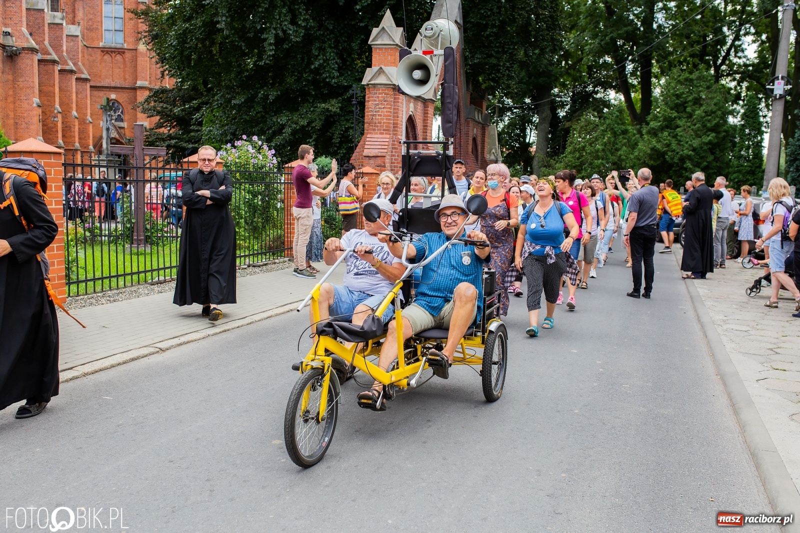 Zdjęcie w galerii na portalu naszraciborz.pl: Z Raciborza wyruszyła pielgrzymka na Jasną Górę [FOTO i WIDEO] wiadomości z regionu