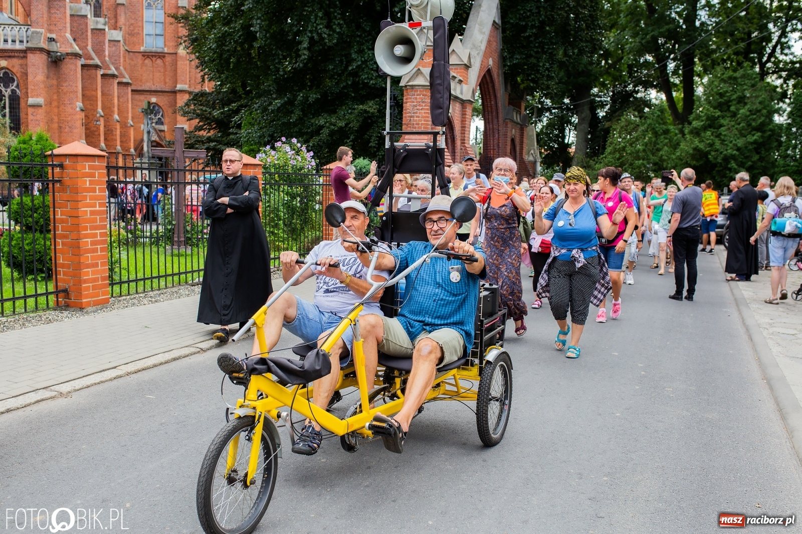 Zdjęcie w galerii na portalu naszraciborz.pl: Z Raciborza wyruszyła pielgrzymka na Jasną Górę [FOTO i WIDEO] wiadomości z regionu