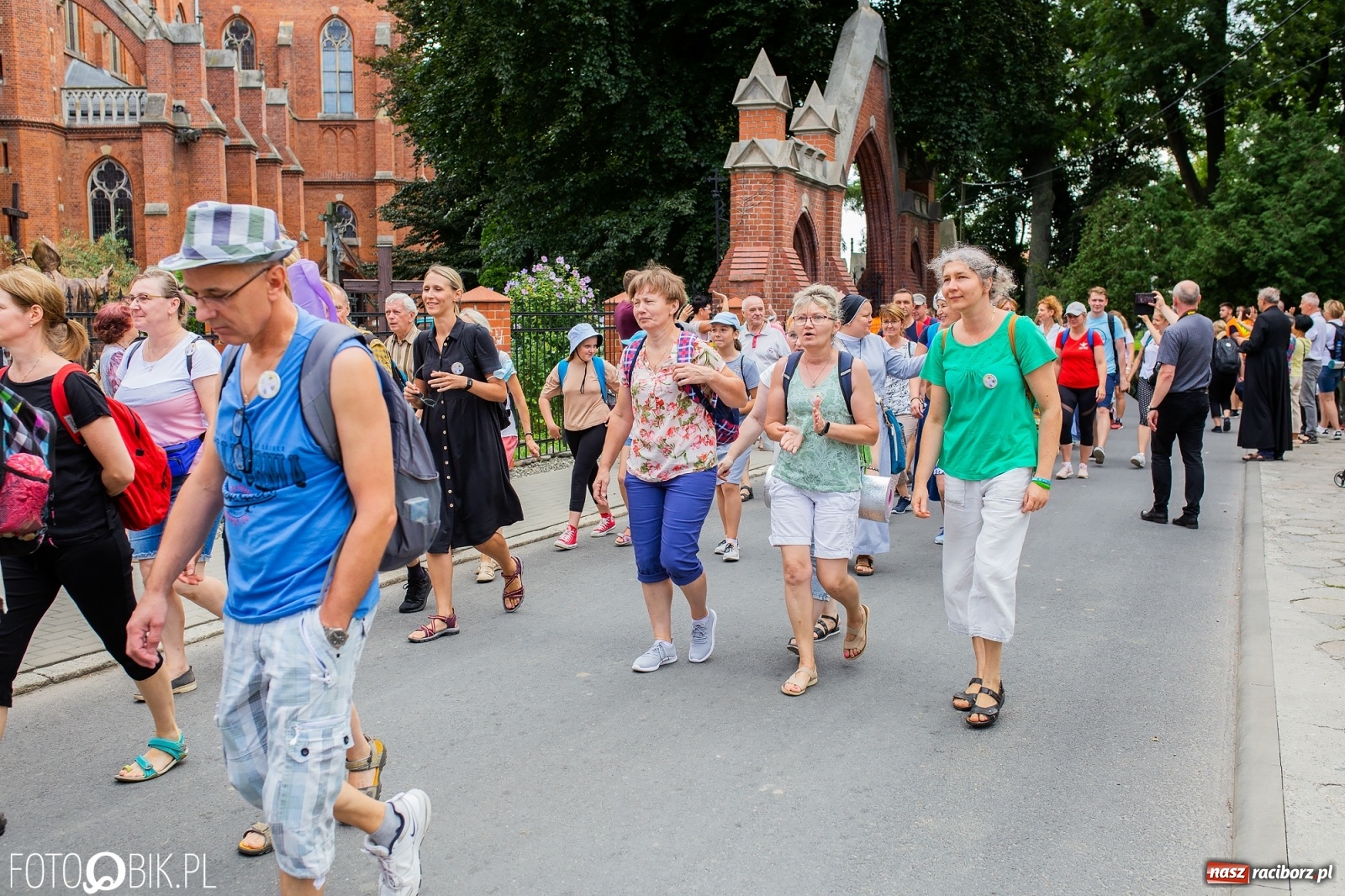 Zdjęcie w galerii na portalu naszraciborz.pl: Z Raciborza wyruszyła pielgrzymka na Jasną Górę [FOTO i WIDEO] wiadomości z regionu