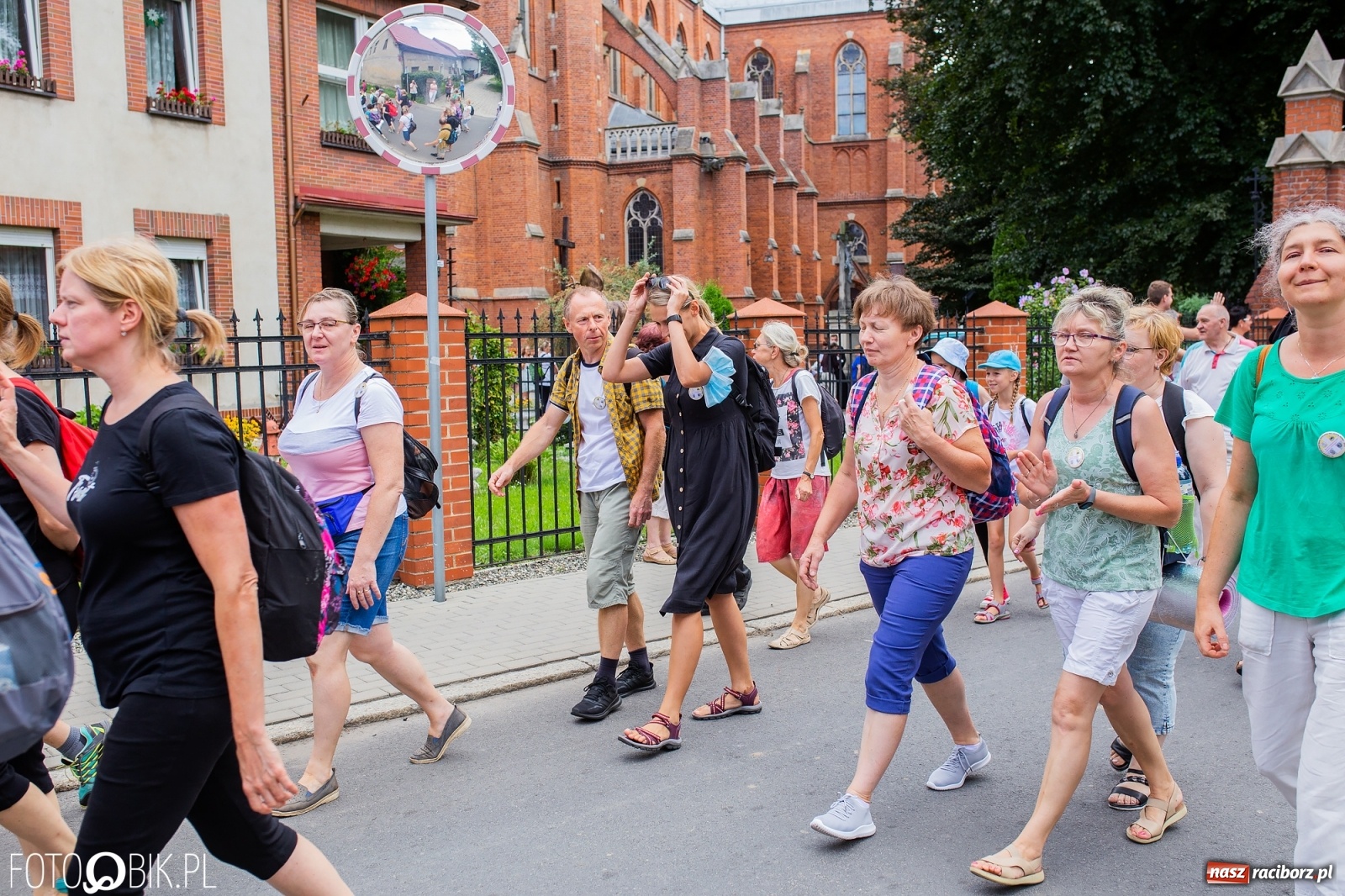 Zdjęcie w galerii na portalu naszraciborz.pl: Z Raciborza wyruszyła pielgrzymka na Jasną Górę [FOTO i WIDEO] wiadomości z regionu