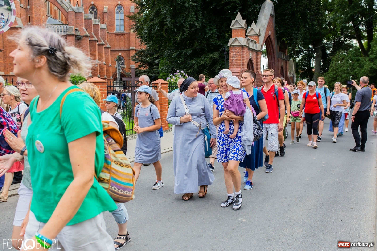 Zdjęcie w galerii na portalu naszraciborz.pl: Z Raciborza wyruszyła pielgrzymka na Jasną Górę [FOTO i WIDEO] wiadomości z regionu