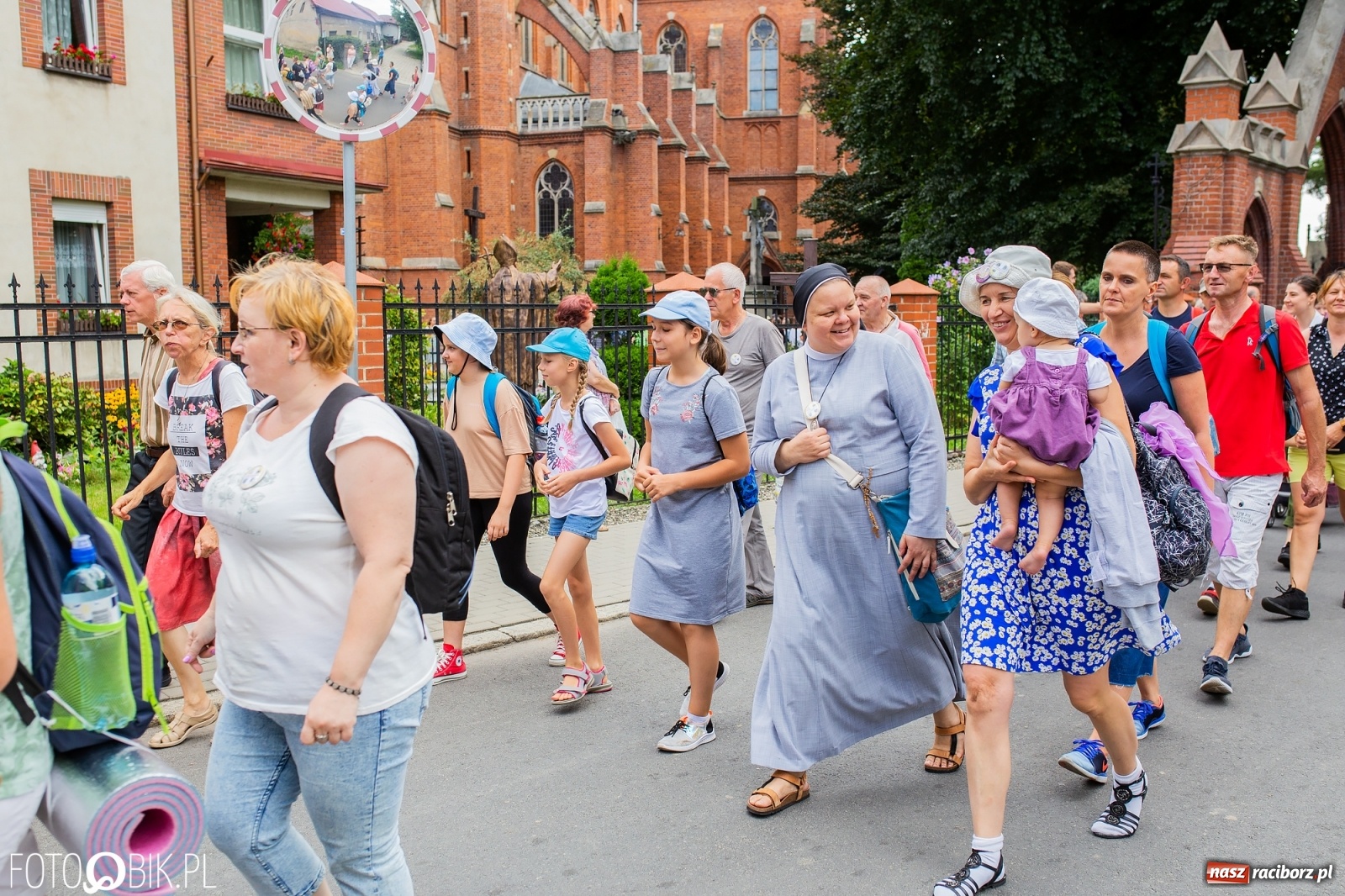 Zdjęcie w galerii na portalu naszraciborz.pl: Z Raciborza wyruszyła pielgrzymka na Jasną Górę [FOTO i WIDEO] wiadomości z regionu