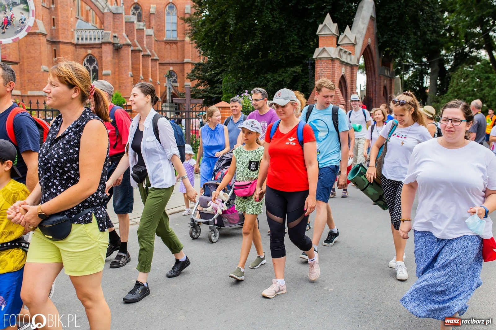 Zdjęcie w galerii na portalu naszraciborz.pl: Z Raciborza wyruszyła pielgrzymka na Jasną Górę [FOTO i WIDEO] wiadomości z regionu
