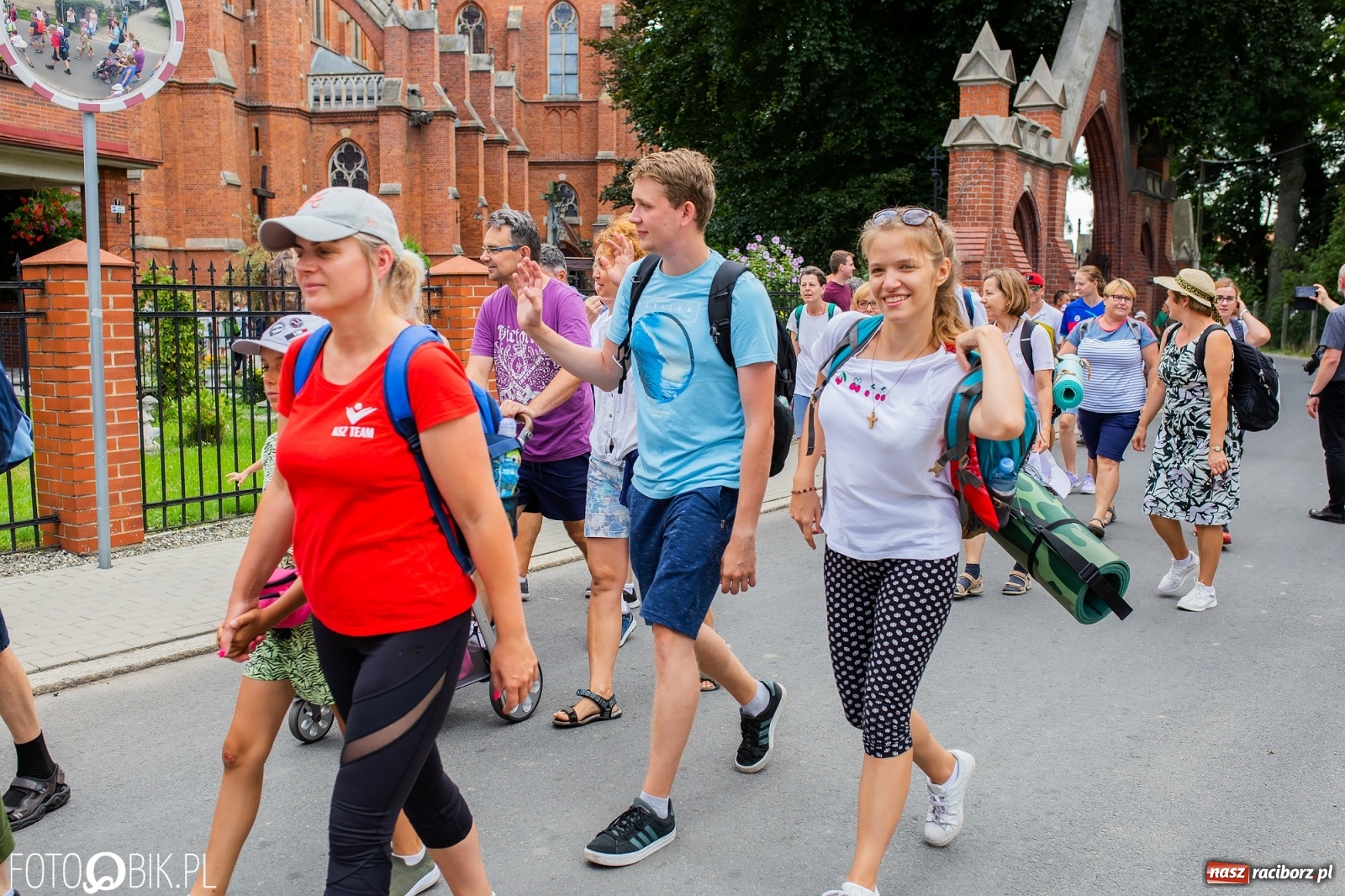 Zdjęcie w galerii na portalu naszraciborz.pl: Z Raciborza wyruszyła pielgrzymka na Jasną Górę [FOTO i WIDEO] wiadomości z regionu