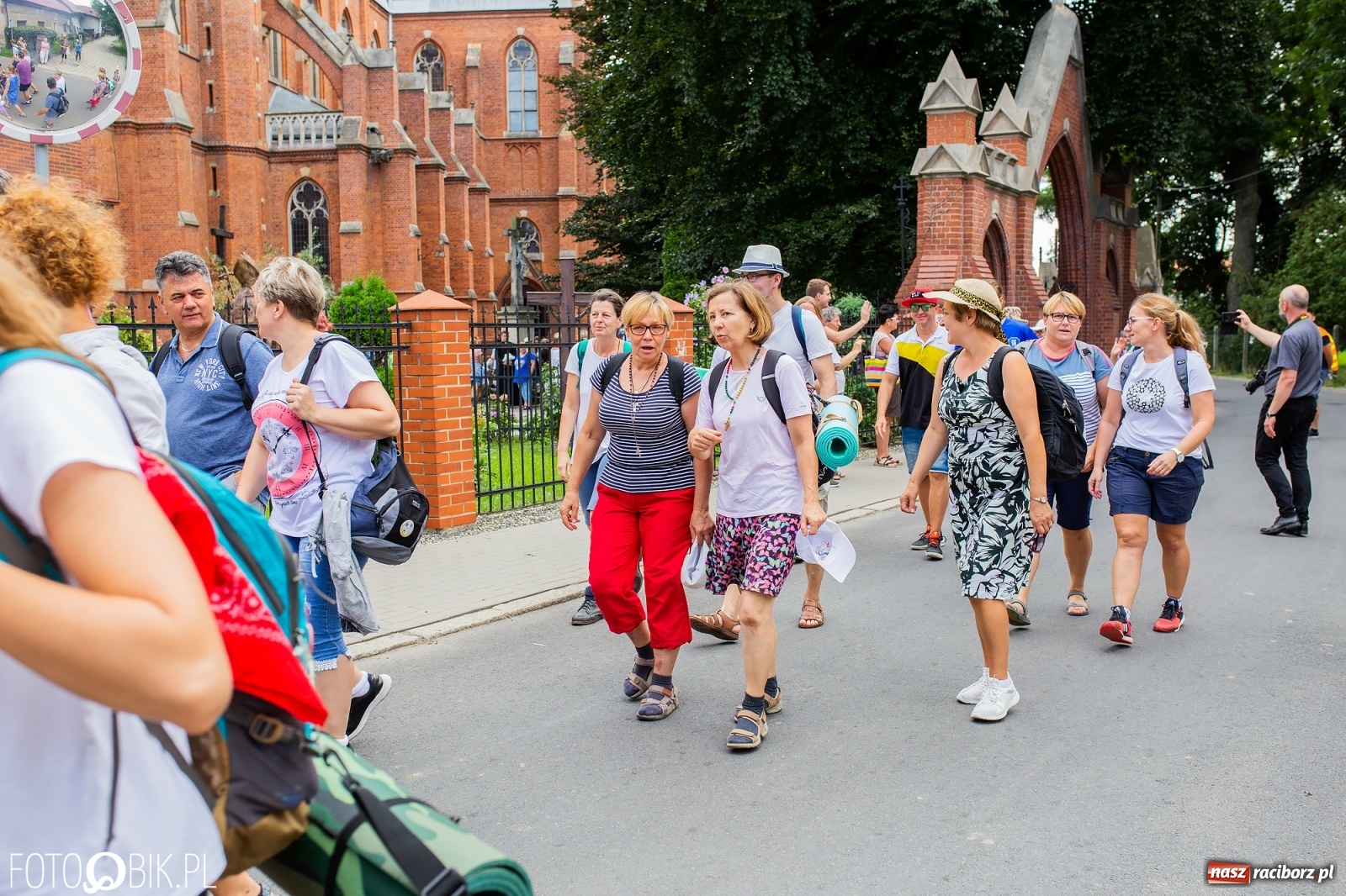 Zdjęcie w galerii na portalu naszraciborz.pl: Z Raciborza wyruszyła pielgrzymka na Jasną Górę [FOTO i WIDEO] wiadomości z regionu