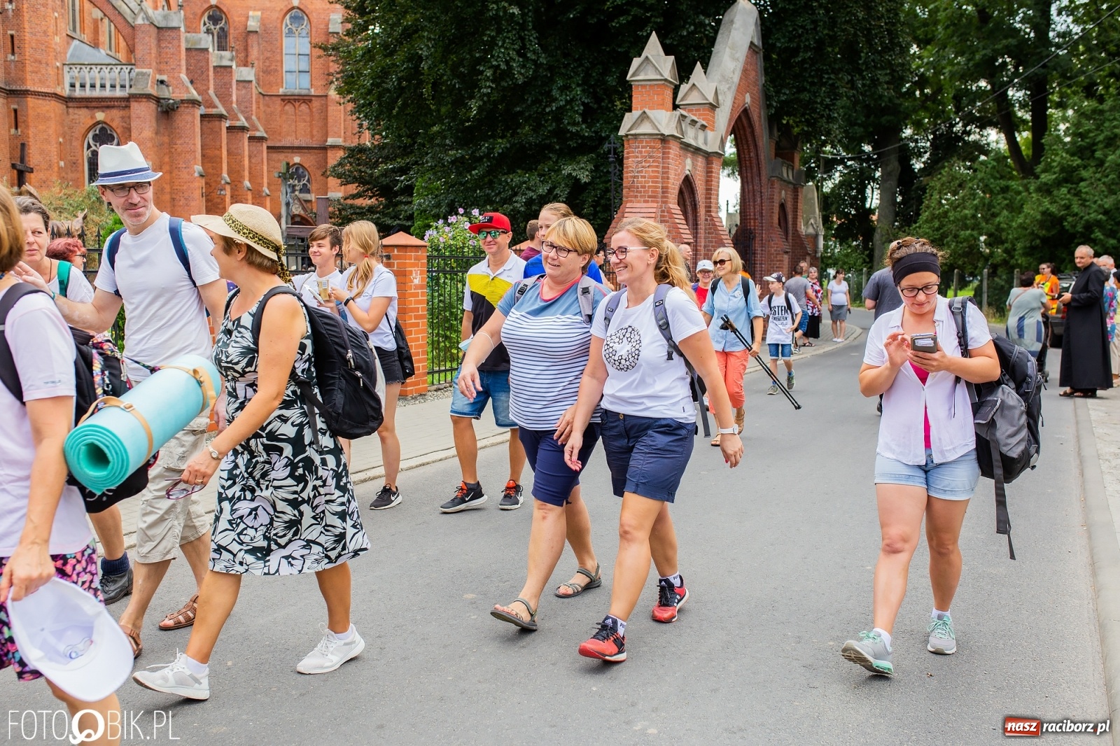 Zdjęcie w galerii na portalu naszraciborz.pl: Z Raciborza wyruszyła pielgrzymka na Jasną Górę [FOTO i WIDEO] wiadomości z regionu