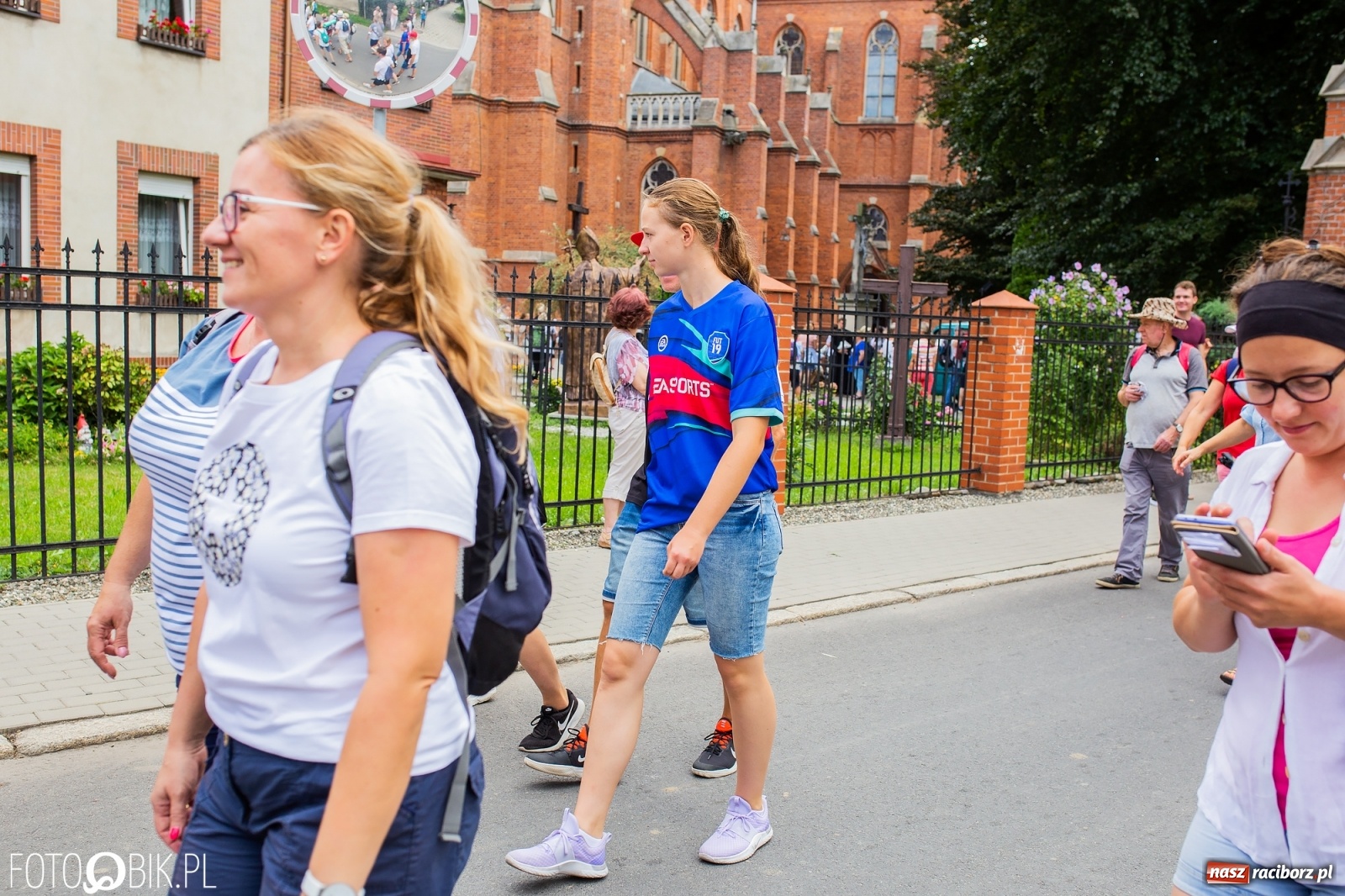 Zdjęcie w galerii na portalu naszraciborz.pl: Z Raciborza wyruszyła pielgrzymka na Jasną Górę [FOTO i WIDEO] wiadomości z regionu