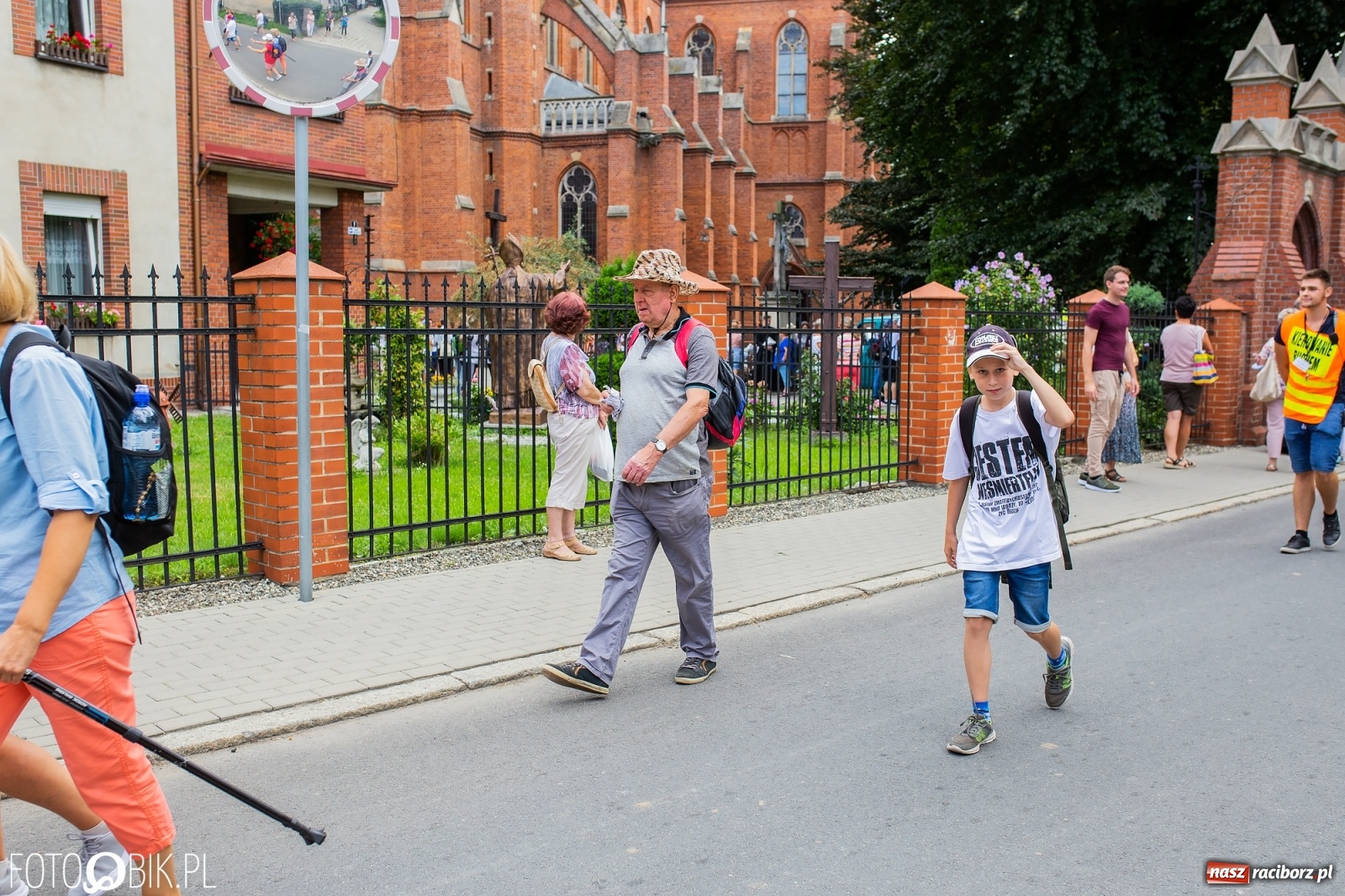 Zdjęcie w galerii na portalu naszraciborz.pl: Z Raciborza wyruszyła pielgrzymka na Jasną Górę [FOTO i WIDEO] wiadomości z regionu
