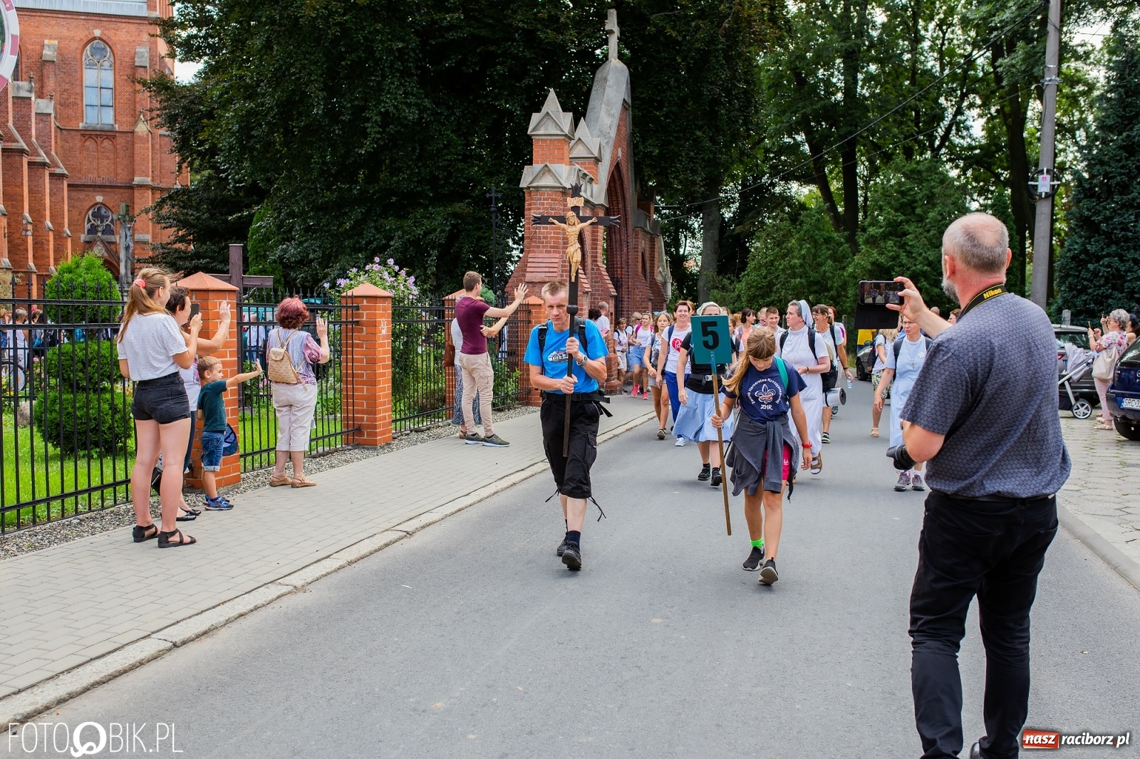 Zdjęcie w galerii na portalu naszraciborz.pl: Z Raciborza wyruszyła pielgrzymka na Jasną Górę [FOTO i WIDEO] wiadomości z regionu