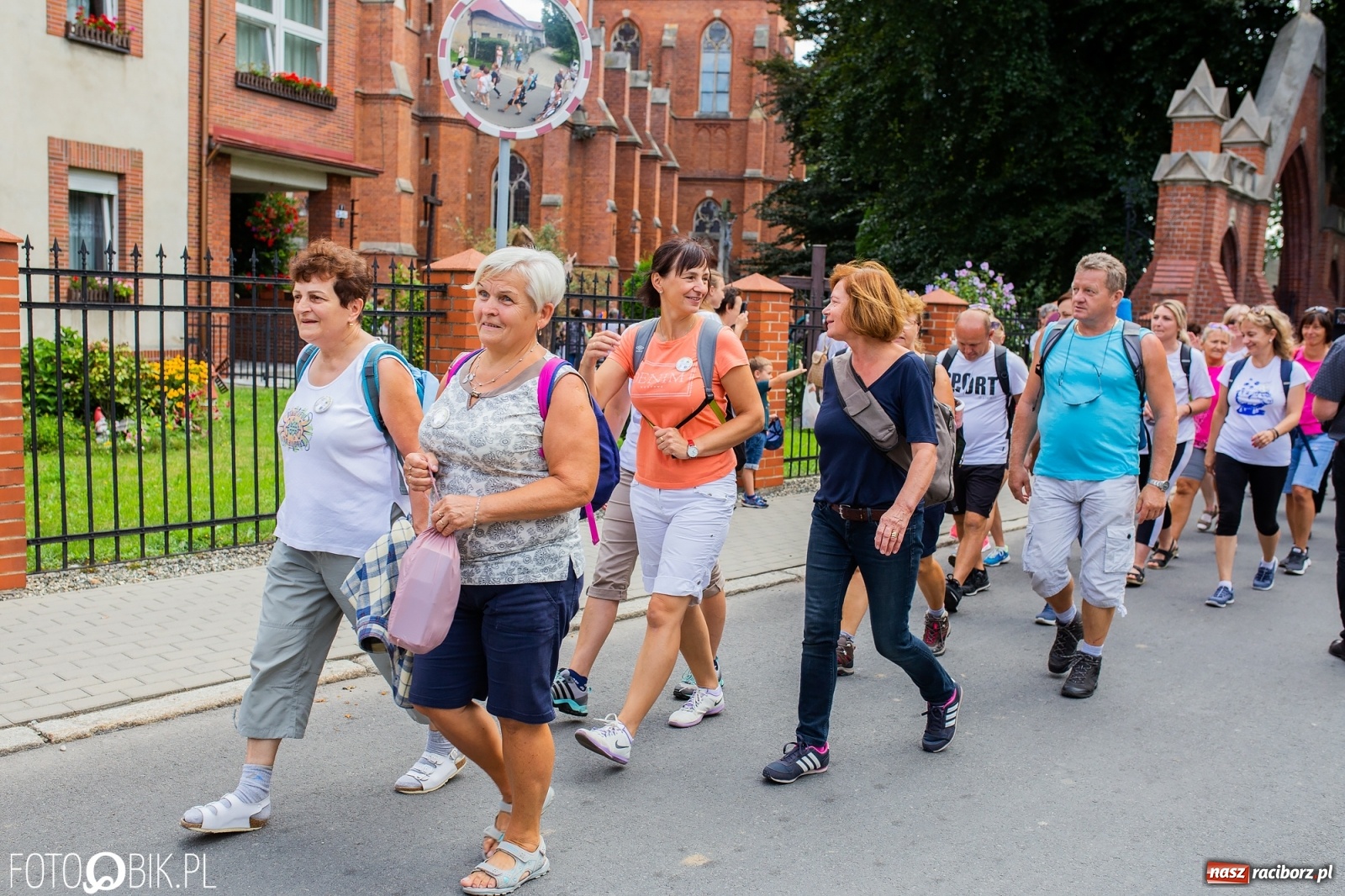 Zdjęcie w galerii na portalu naszraciborz.pl: Z Raciborza wyruszyła pielgrzymka na Jasną Górę [FOTO i WIDEO] wiadomości z regionu