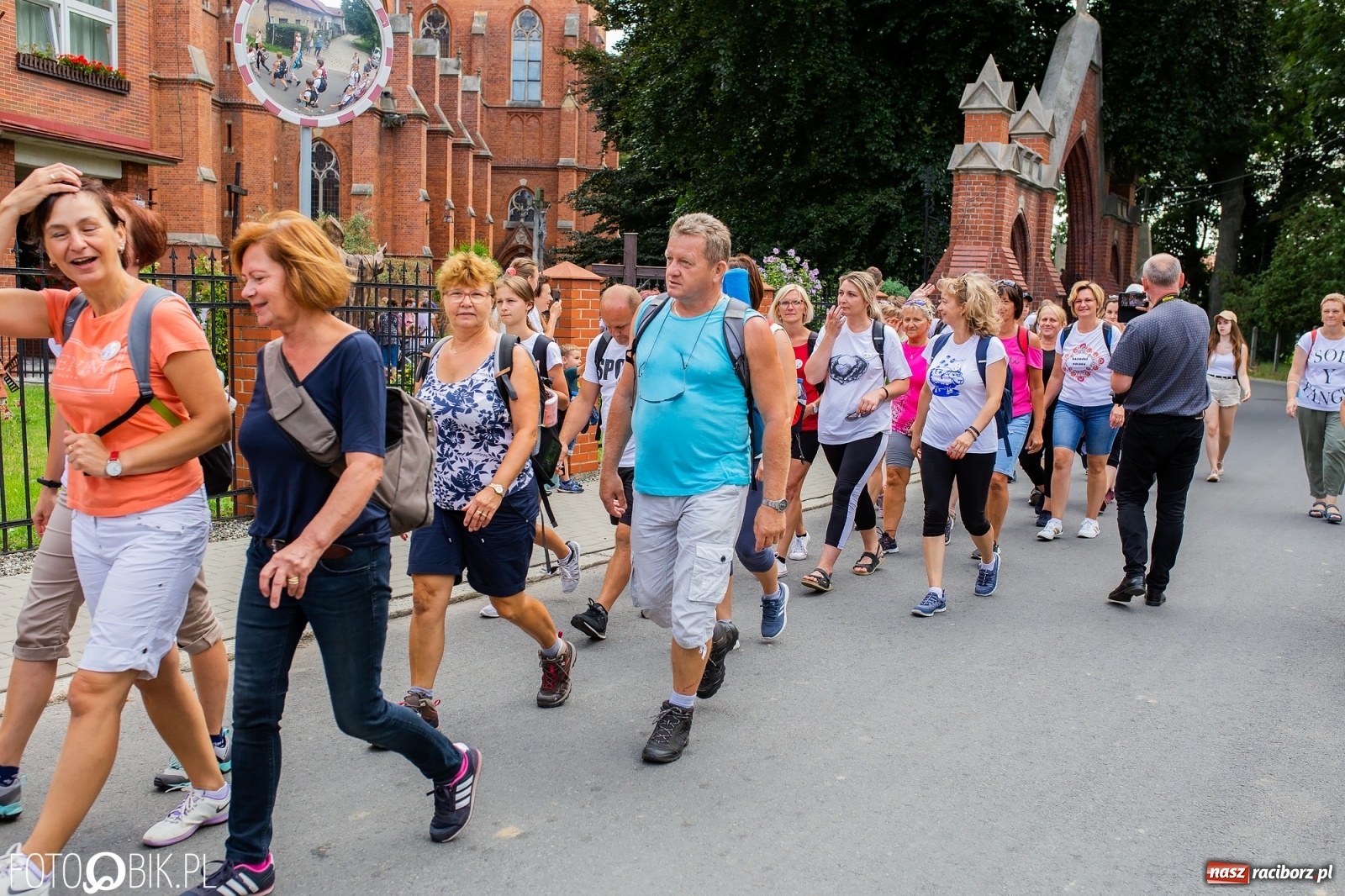 Zdjęcie w galerii na portalu naszraciborz.pl: Z Raciborza wyruszyła pielgrzymka na Jasną Górę [FOTO i WIDEO] wiadomości z regionu